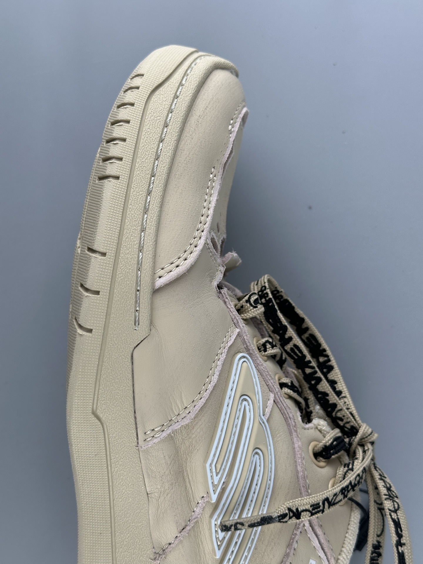 Balenciaga HAMPTONS WORN-OUT – Round-toe lace-up low-top casual sneakers, couple’s style. Features independent custom mold sole with original factory distressing technique. - Image 14
