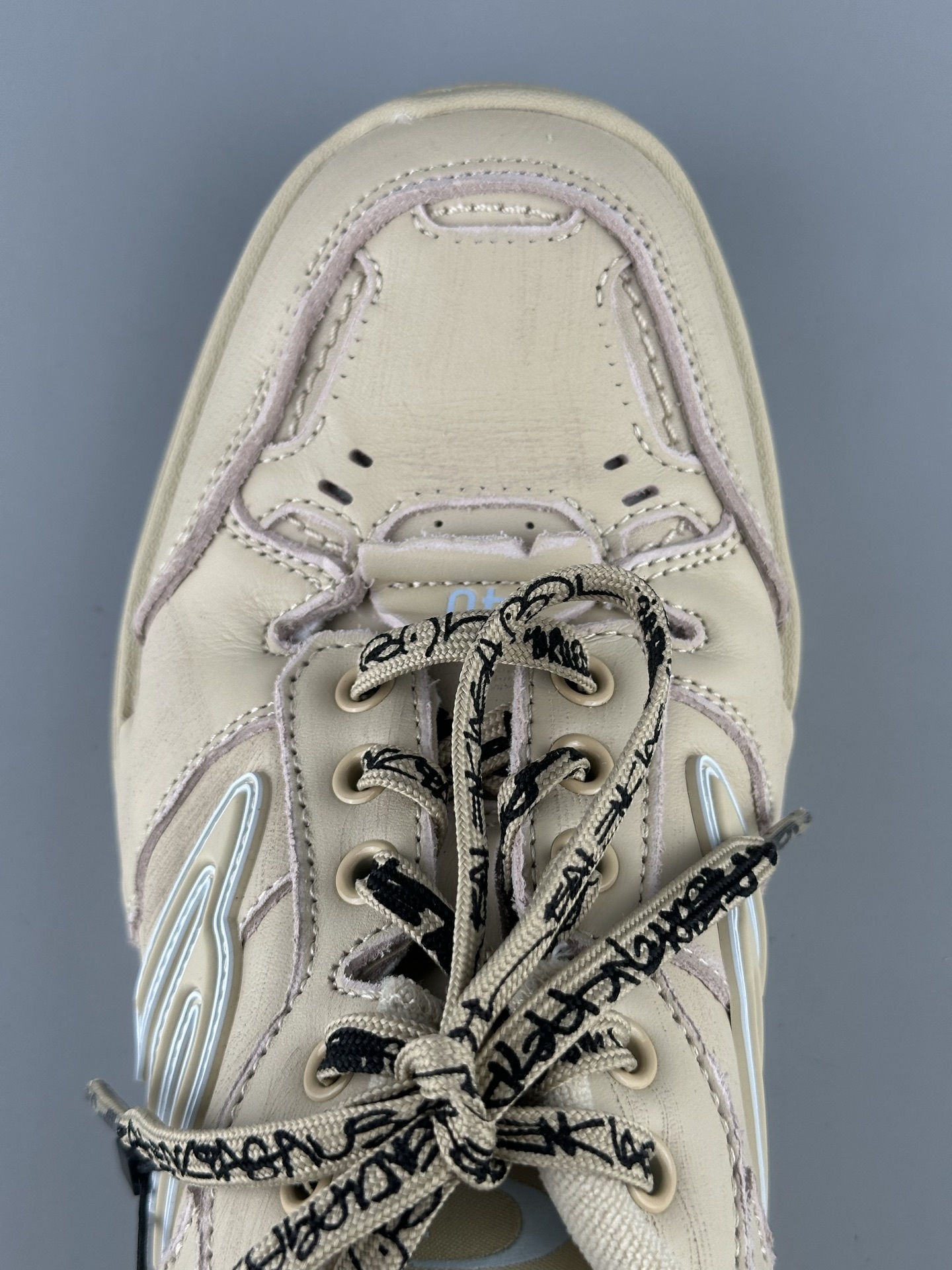 Balenciaga HAMPTONS WORN-OUT – Round-toe lace-up low-top casual sneakers, couple’s style. Features independent custom mold sole with original factory distressing technique. - Image 15