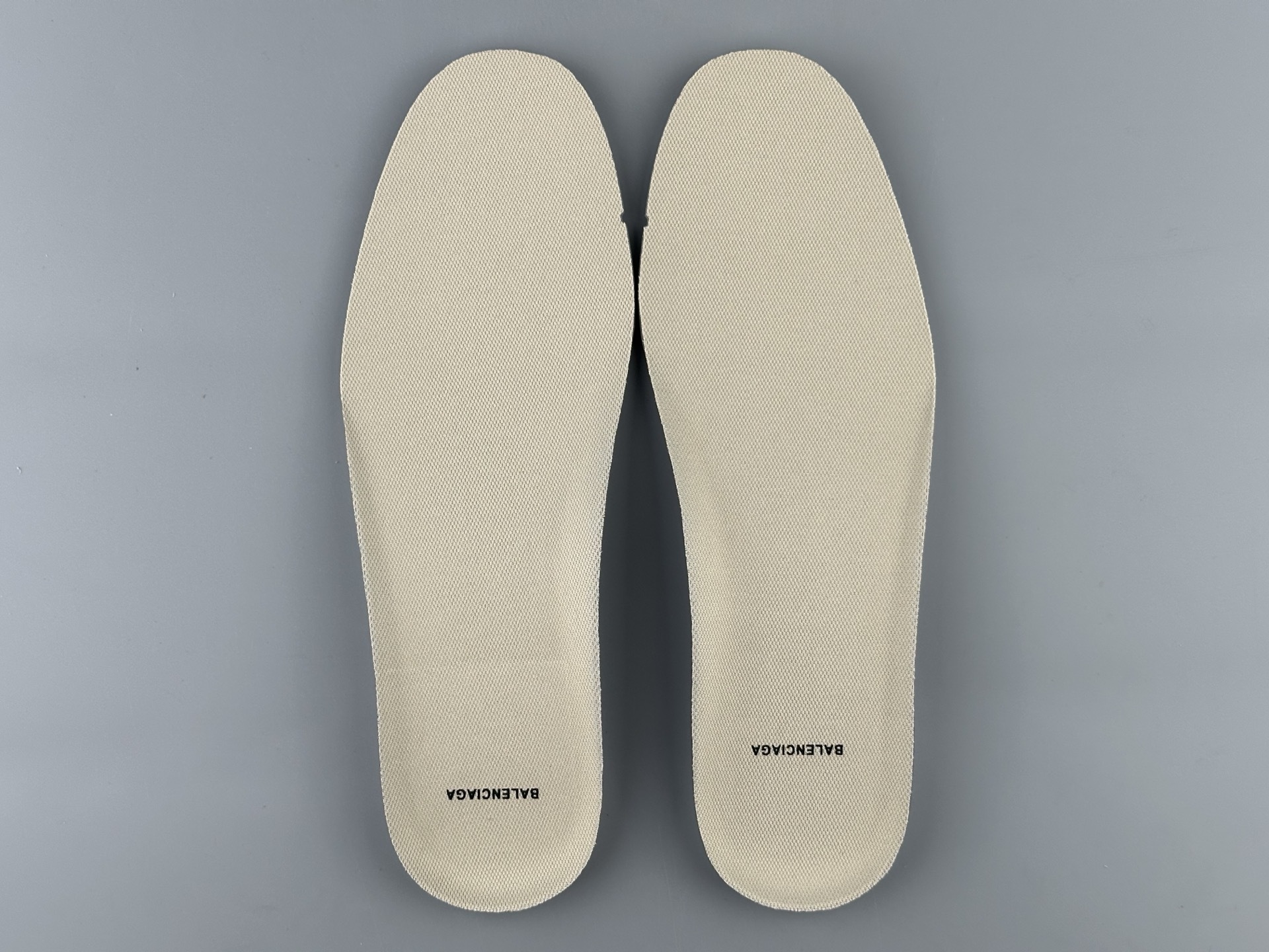 Balenciaga HAMPTONS WORN-OUT – Round-toe lace-up low-top casual sneakers, couple’s style. Features independent custom mold sole with original factory distressing technique. - Image 18