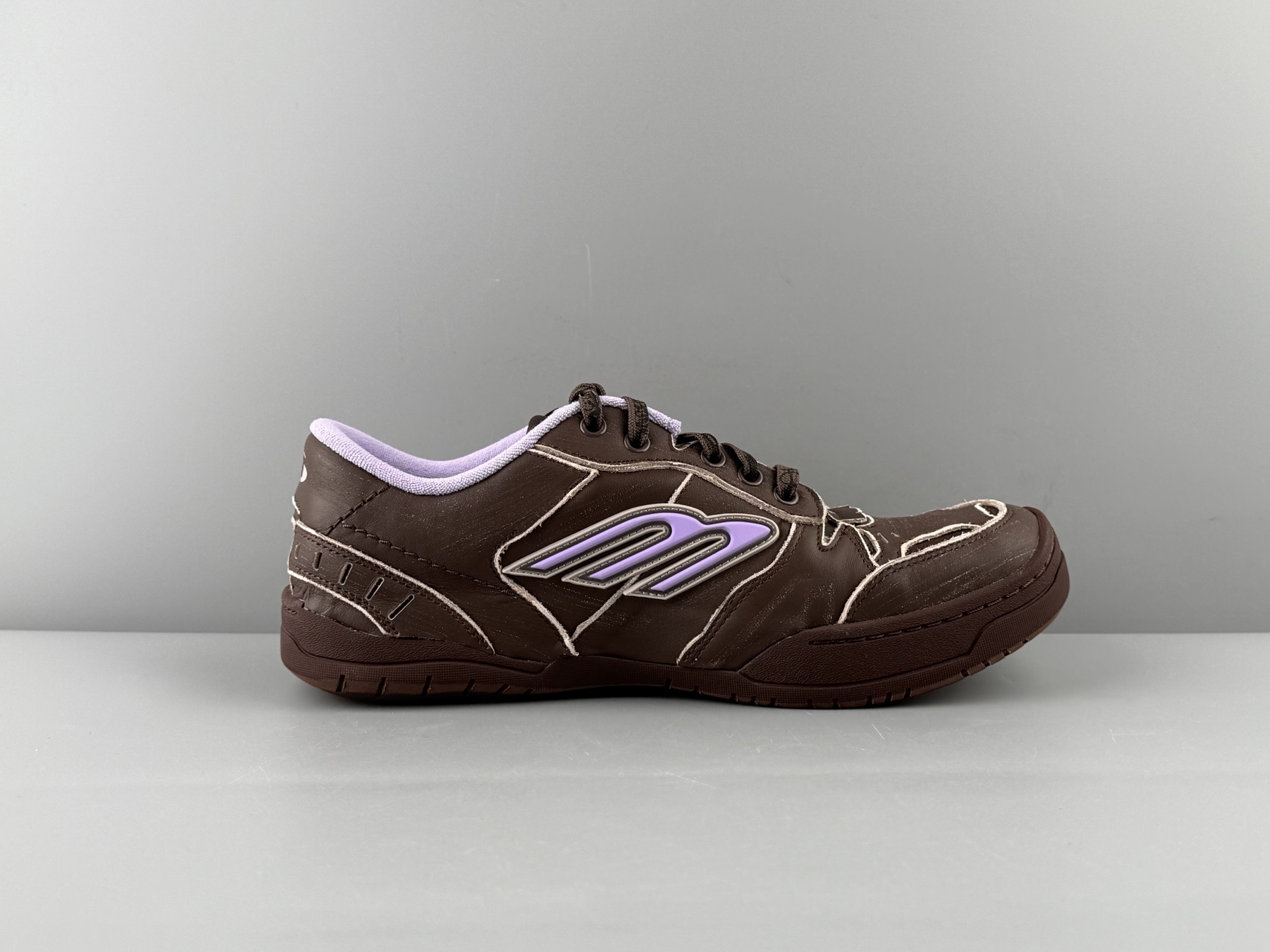 Balenciaga HAMPTONS WORN-OUT – Round-toe lace-up low-top casual sneakers, couple’s style. Features independent custom mold sole with original factory distressing technique.
