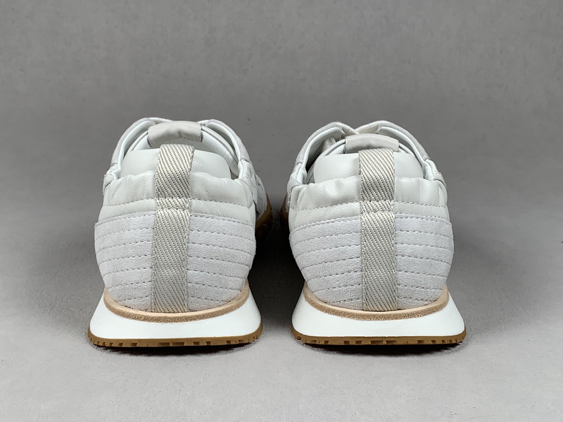 Dongguan top-tier original 35–45 Hermès 2025 JET Sneaker – Retro-fashion Dad-style sneakers in white with color-block design, feminine touch. Retro-stylish, minimalist luxury, lightweight and comfortable. Materials: Upper: Sheepskin / Suede Lining: Lambskin Sole: Exclusive custom-molded original TR sole - Image 4