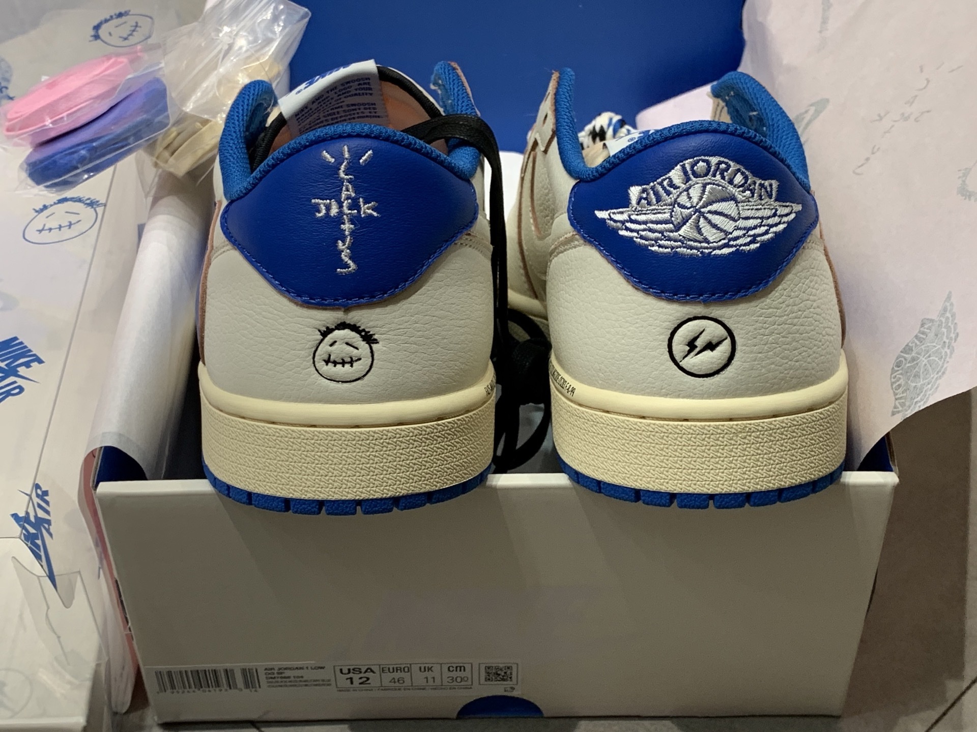 Travis Scott x Air Jordan AJ1 Low OG SP TS 2.0 by Hiroshi Fujiwara – Low-top white/blue collaborative “Reverse Swoosh” sneakers. Export high-end retail batch with industry-leading product quality control. - Image 2