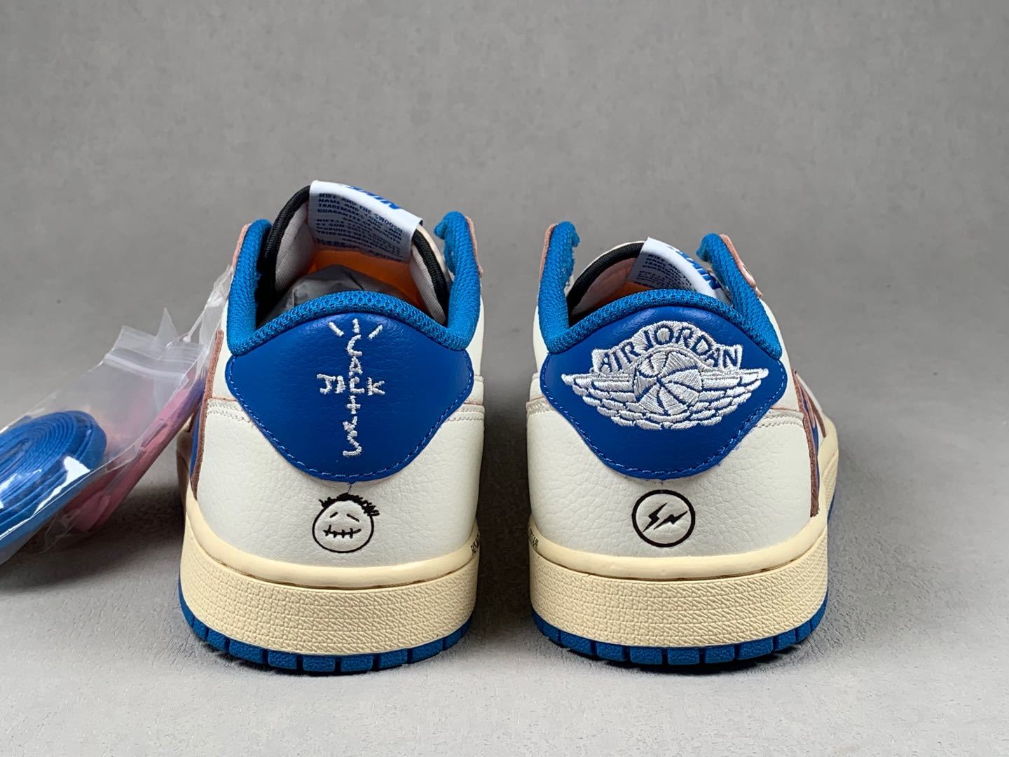 Travis Scott x Air Jordan AJ1 Low OG SP TS 2.0 by Hiroshi Fujiwara – Low-top white/blue collaborative “Reverse Swoosh” sneakers. Export high-end retail batch with industry-leading product quality control. - Image 6