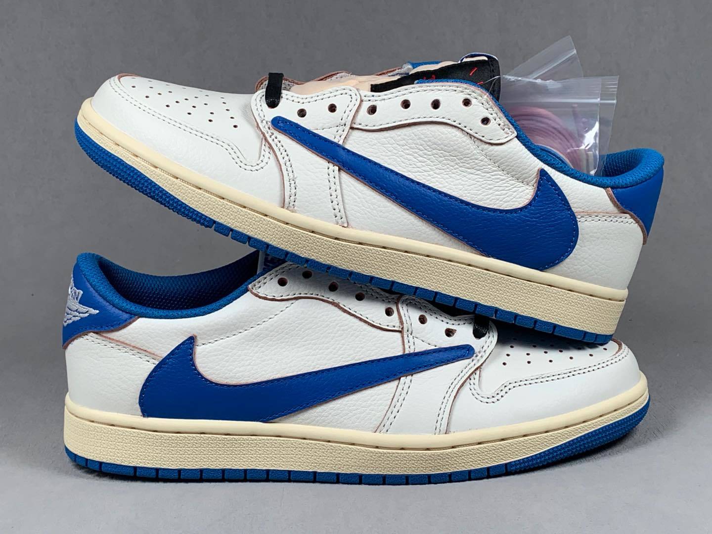 Travis Scott x Air Jordan AJ1 Low OG SP TS 2.0 by Hiroshi Fujiwara – Low-top white/blue collaborative “Reverse Swoosh” sneakers. Export high-end retail batch with industry-leading product quality control. - Image 9