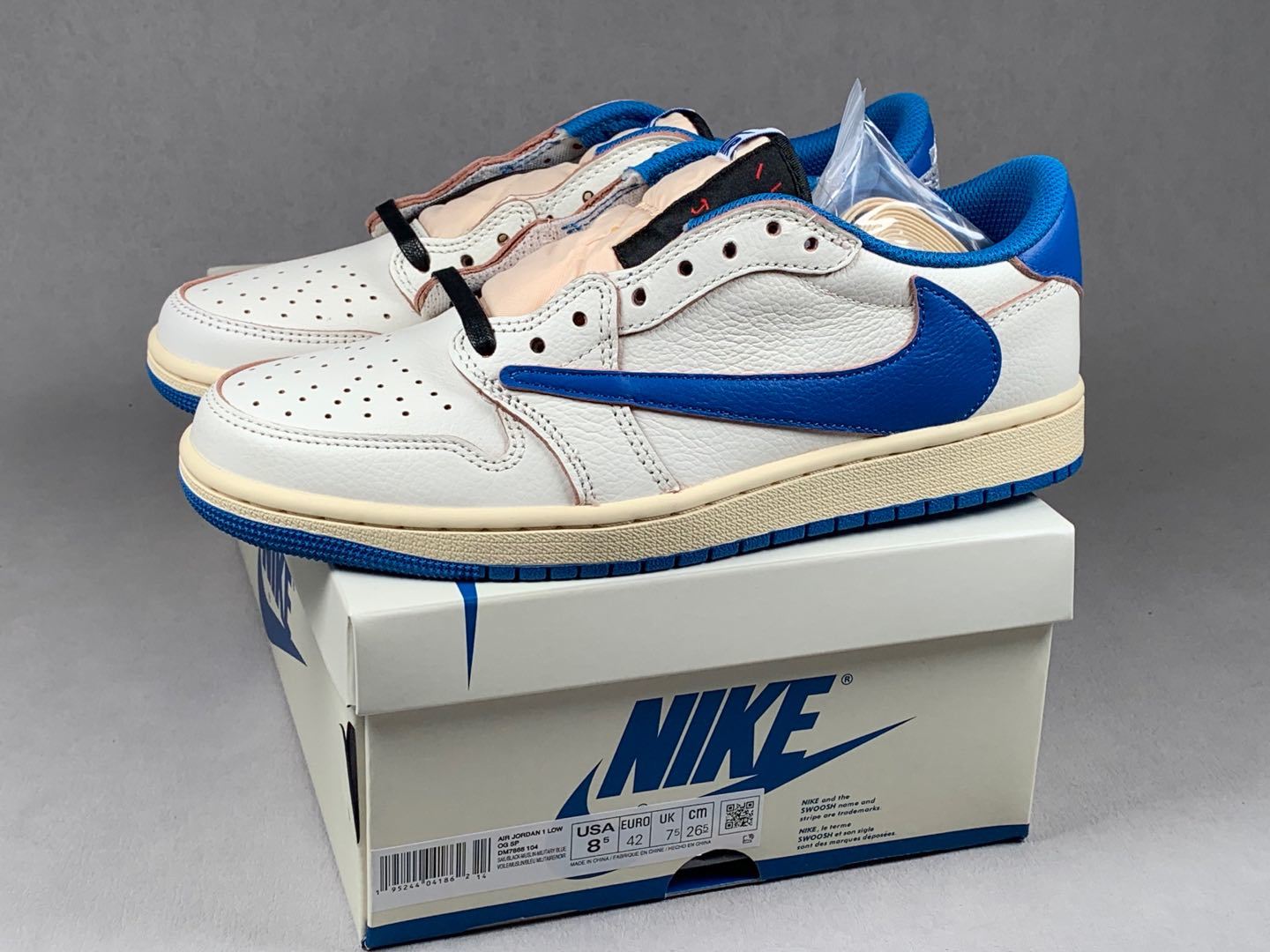 Travis Scott x Air Jordan AJ1 Low OG SP TS 2.0 by Hiroshi Fujiwara – Low-top white/blue collaborative “Reverse Swoosh” sneakers. Export high-end retail batch with industry-leading product quality control. - Image 11
