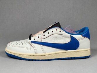 Travis Scott x Air Jordan AJ1 Low OG SP TS 2.0 by Hiroshi Fujiwara – Low-top white/blue collaborative “Reverse Swoosh” sneakers. Export high-end retail batch with industry-leading product quality control.