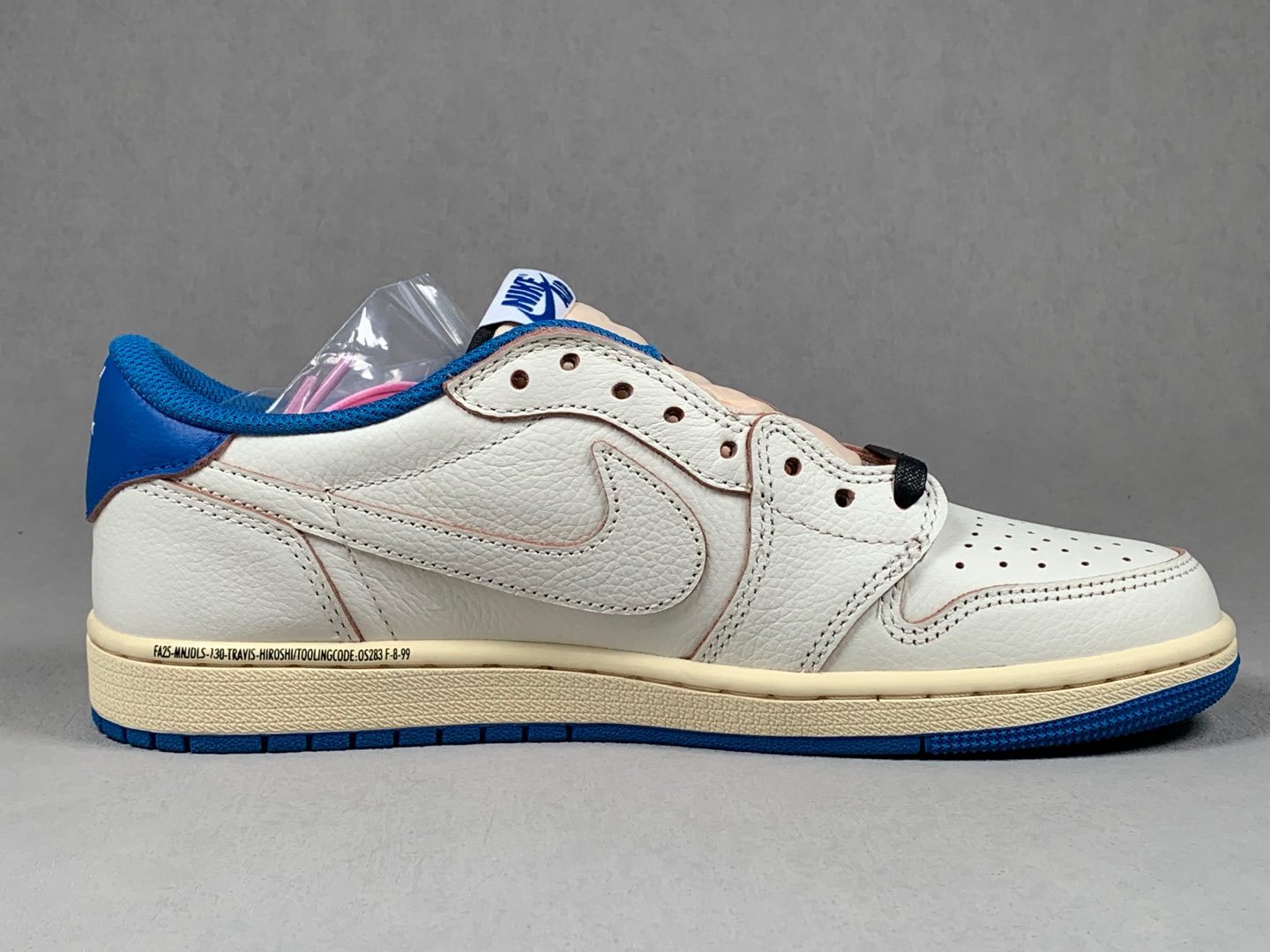 Travis Scott x Air Jordan AJ1 Low OG SP TS 2.0 by Hiroshi Fujiwara – Low-top white/blue collaborative “Reverse Swoosh” sneakers. Export high-end retail batch with industry-leading product quality control. - Image 13