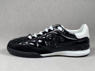 CHANEL 24A Low-Top Flat Lace-Up Sneakers – Quilted Design, All-Season Casual Style, Upgraded “Mini Chanel 3rd Gen” Sporty Look, Light Yellow Gender: Unisex Materials & Construction: Upper: Premium imported oiled wax calf leather paired with high-gloss imported suede Lining: Imported lambskin Outsole: Durable TPU combination sole