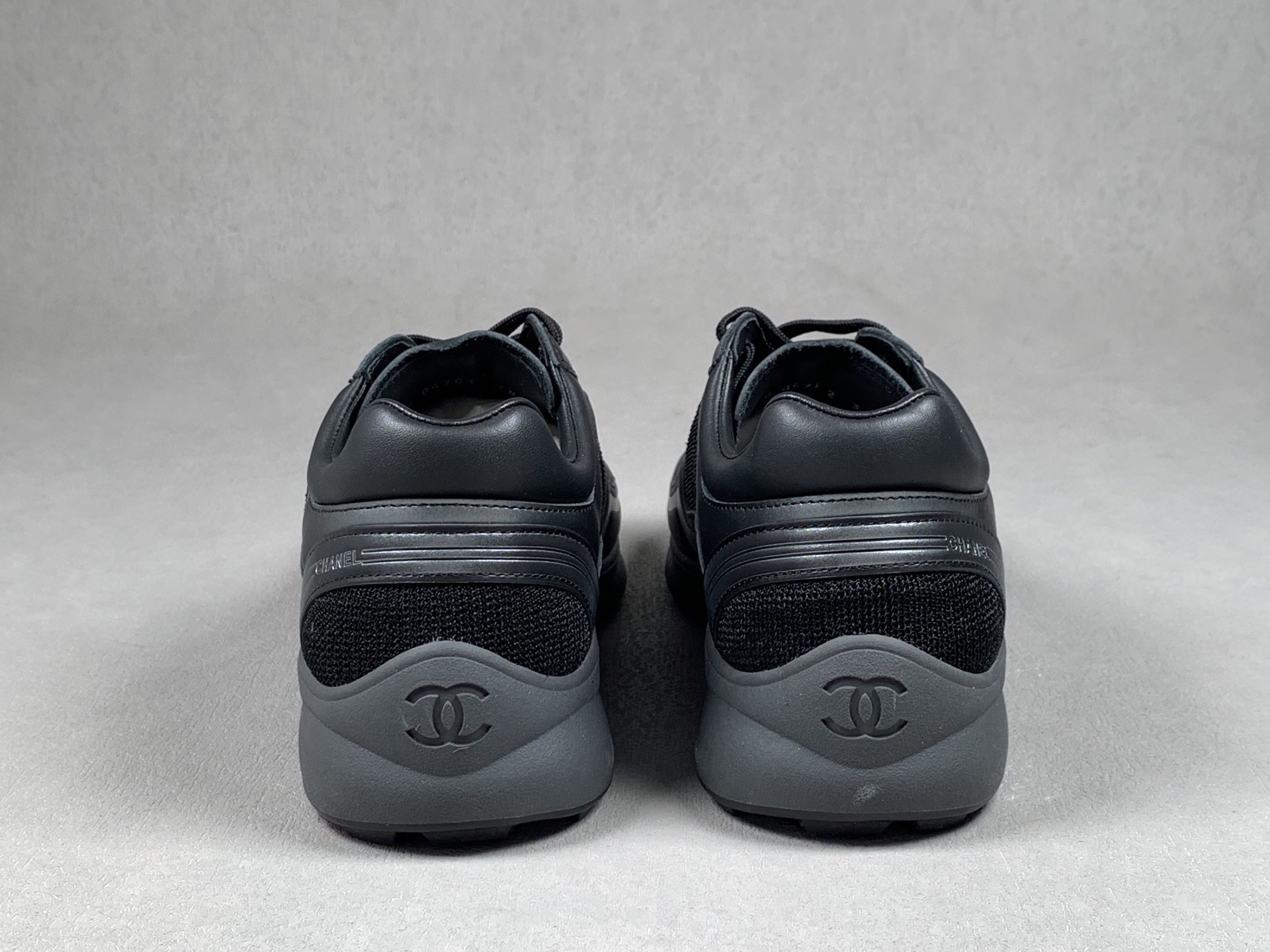Dongding 35–45 CHANEL Small Fragrance 26C Calfskin Round-Toe Lace-Up Low-Top Casual Shoes (Unisex) – Black Item No.: G47012 B23027 U6225 Upper Material: Cowhide + special mesh fabric Lining: Sheepskin Outsole: TPU molded outsole Colors: White, Black Sizes: 35–45 - Image 2