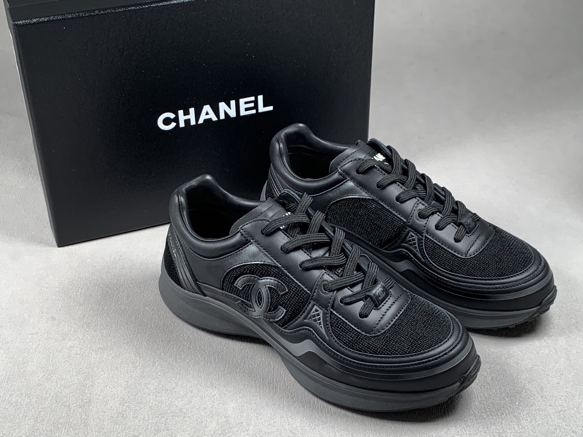 Dongding 35–45 CHANEL Small Fragrance 26C Calfskin Round-Toe Lace-Up Low-Top Casual Shoes (Unisex) – Black Item No.: G47012 B23027 U6225 Upper Material: Cowhide + special mesh fabric Lining: Sheepskin Outsole: TPU molded outsole Colors: White, Black Sizes: 35–45 - Image 5