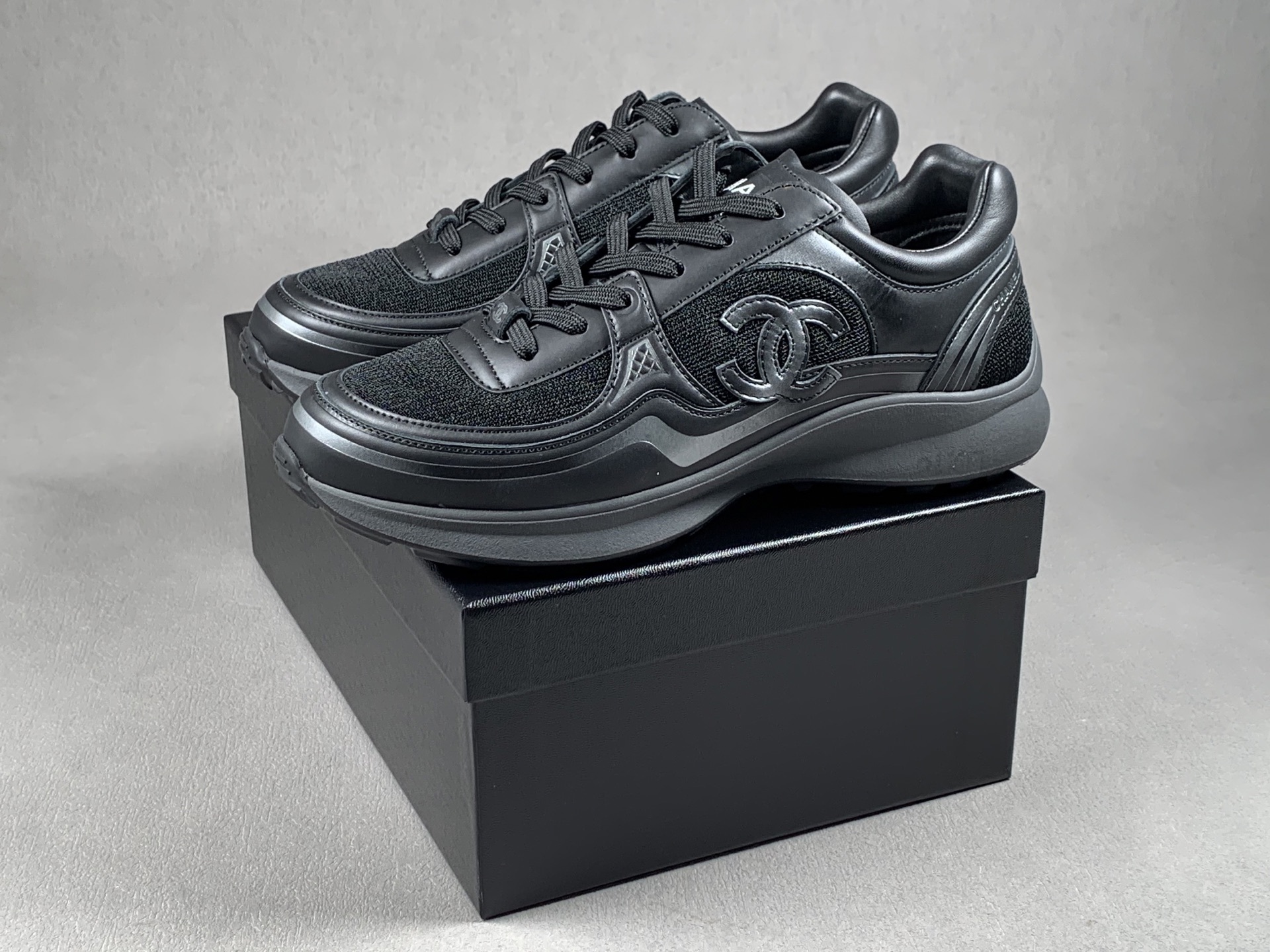 Dongding 35–45 CHANEL Small Fragrance 26C Calfskin Round-Toe Lace-Up Low-Top Casual Shoes (Unisex) – Black Item No.: G47012 B23027 U6225 Upper Material: Cowhide + special mesh fabric Lining: Sheepskin Outsole: TPU molded outsole Colors: White, Black Sizes: 35–45 - Image 8