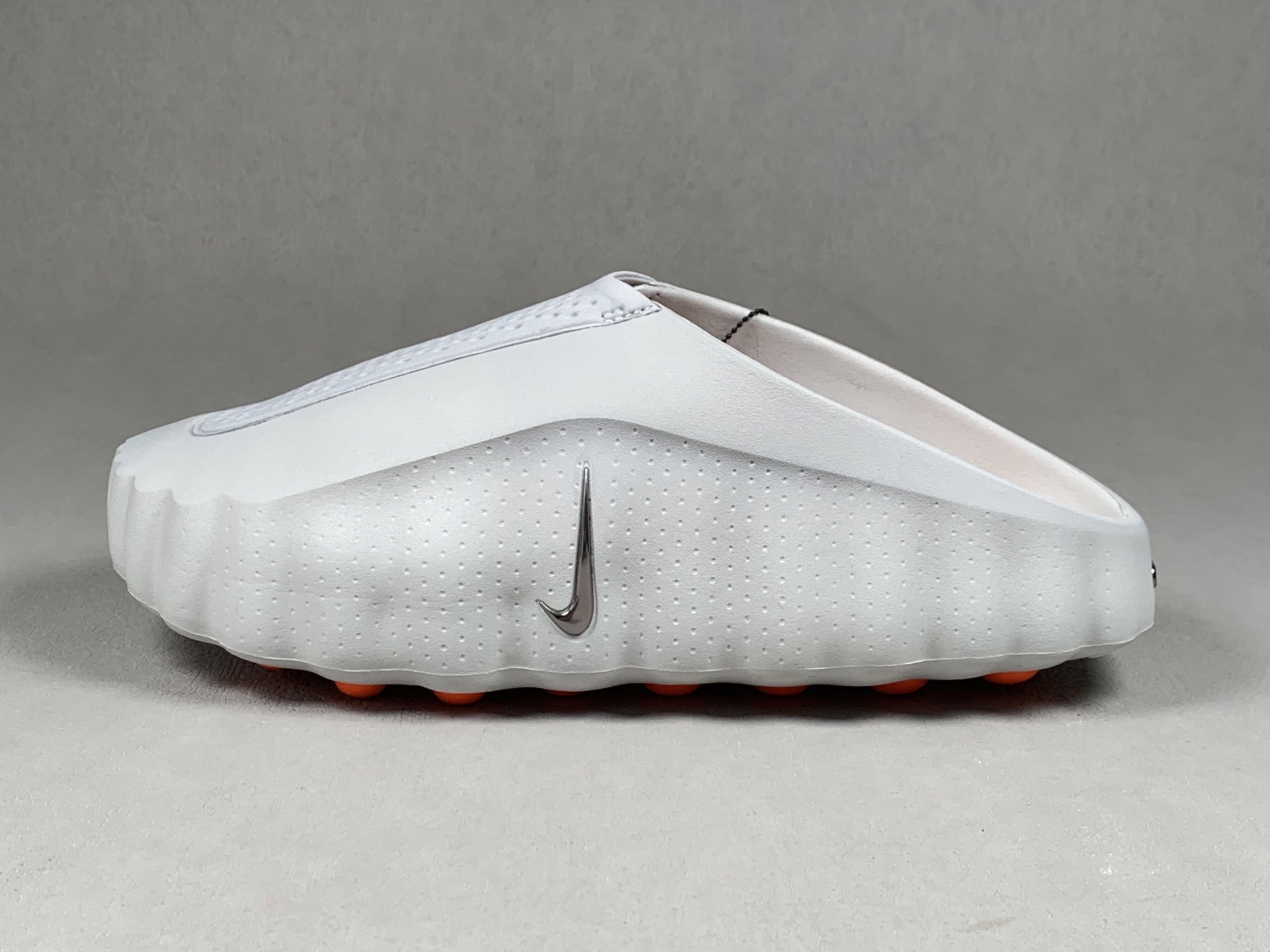 Nike Mind 001 Sail White-grey toe-post slide sandals with black-tech footbed, foot-massage sole, comfortable and snug-fitting training shoes. Top-tier version with accurate details 1:1 standard combination sole MD soft midsole + gradient matte outsole Ultra-high cleanliness and finishing