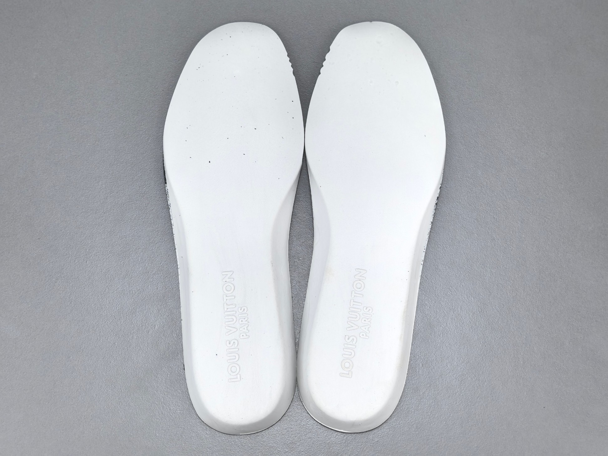 Louis Vuitton Sneakerina German trainer–style shoes made of cowhide leather, round toe lace-up, ballet-inspired design, thin sole, low-top lifestyle casual shoes for women. - Image 2