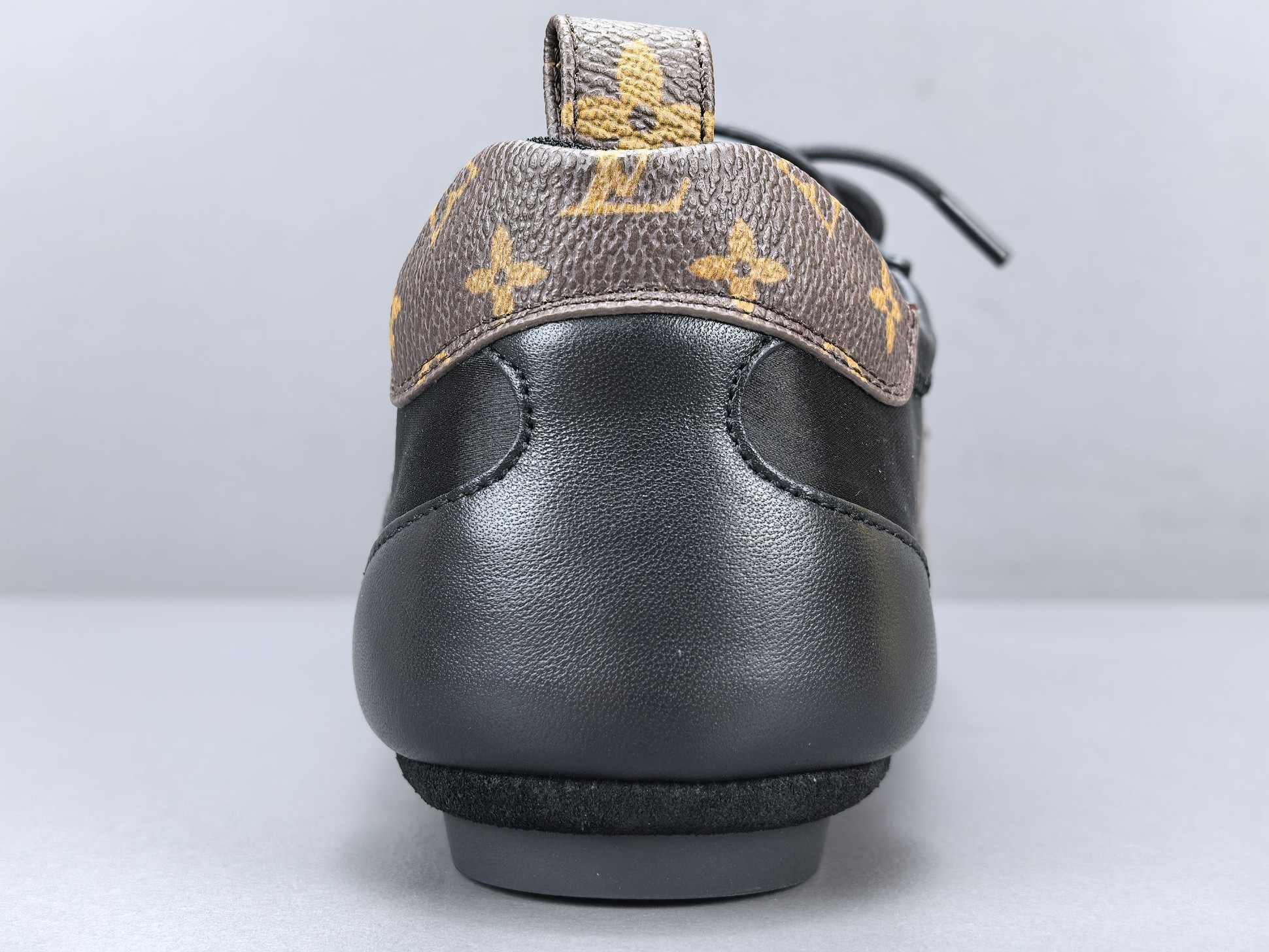 Louis Vuitton Sneakerina German trainer–style shoes made of cowhide leather, round toe lace-up, ballet-inspired design, thin sole, low-top lifestyle casual shoes for women. - Image 3