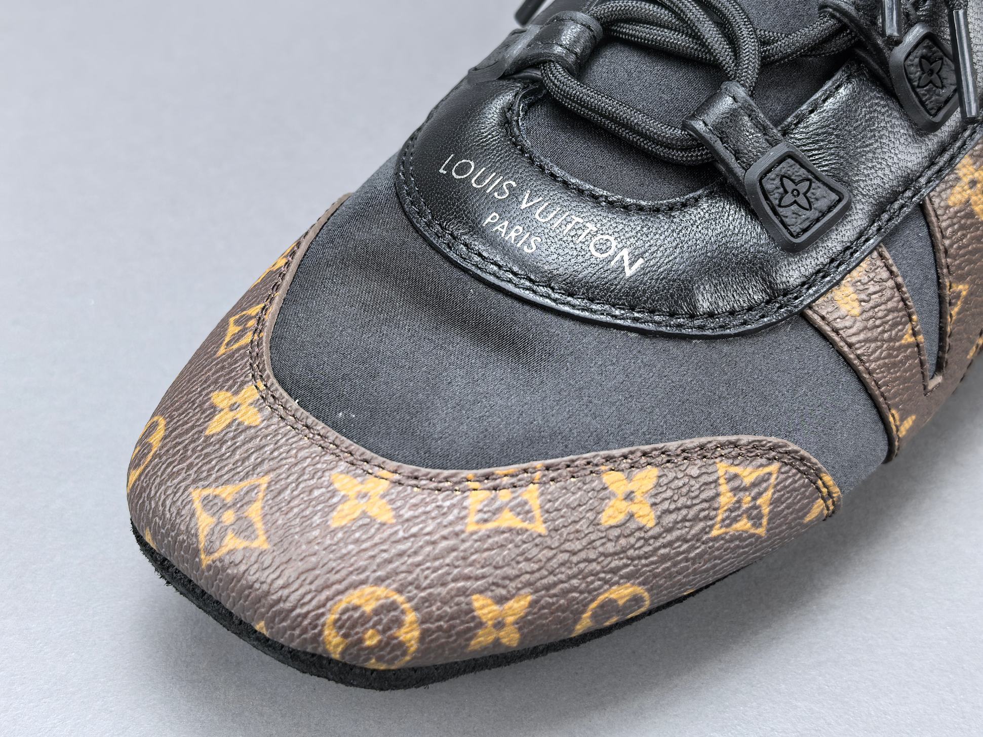 Louis Vuitton Sneakerina German trainer–style shoes made of cowhide leather, round toe lace-up, ballet-inspired design, thin sole, low-top lifestyle casual shoes for women. - Image 7
