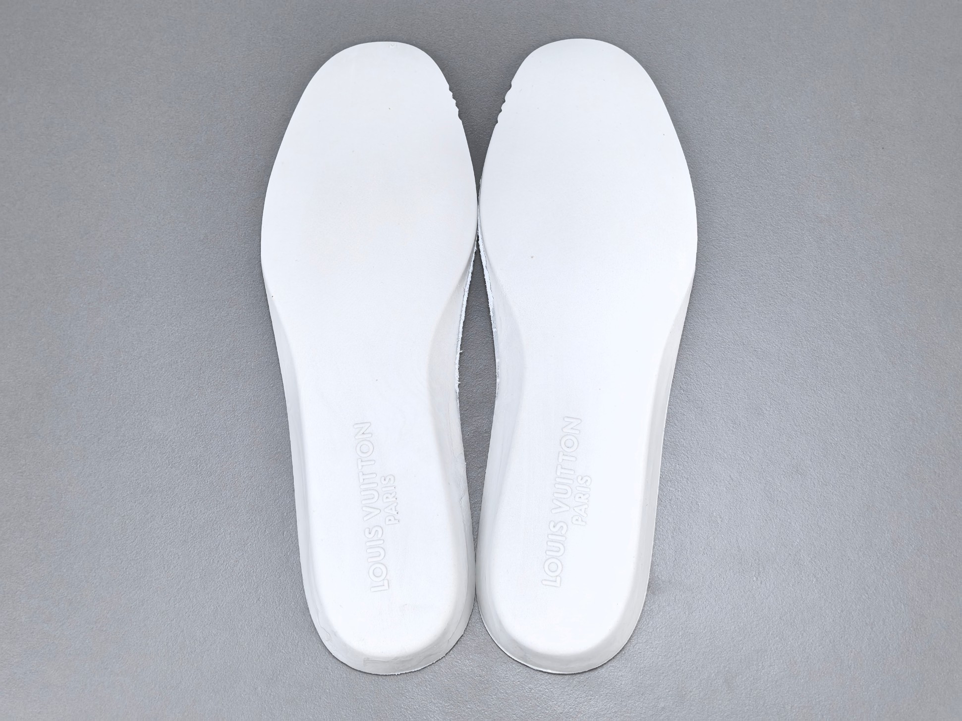 Louis Vuitton Sneakerina German trainer–style women’s sneakers made of cowhide leather, featuring a round toe, lace-up closure, ballet-inspired style, thin sole, and low-top design. Suitable for everyday casual wear. - Image 3