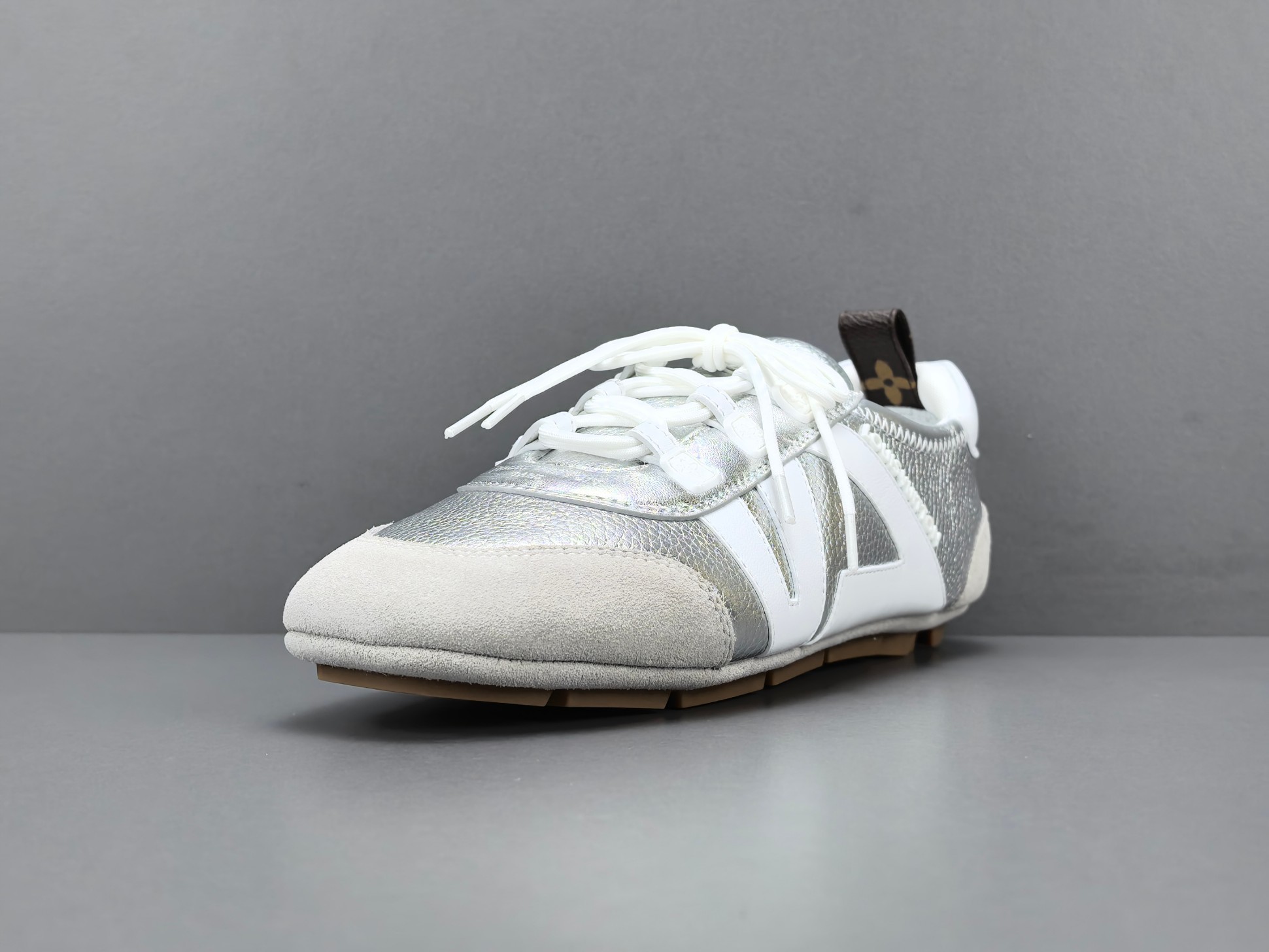 Louis Vuitton Sneakerina German trainer–style women’s sneakers made of cowhide leather, featuring a round toe, lace-up closure, ballet-inspired style, thin sole, and low-top design. Suitable for everyday casual wear. - Image 10