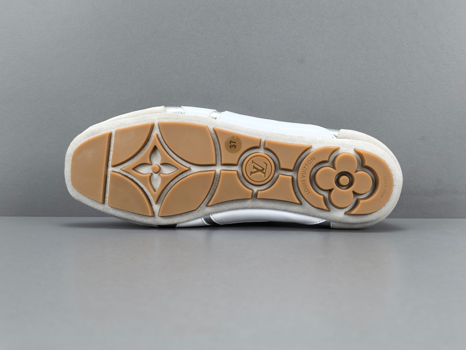 Louis Vuitton Sneakerina German trainer–style women’s sneakers made of cowhide leather, featuring a round toe, lace-up closure, ballet-inspired style, thin sole, and low-top design. Suitable for everyday casual wear. - Image 14