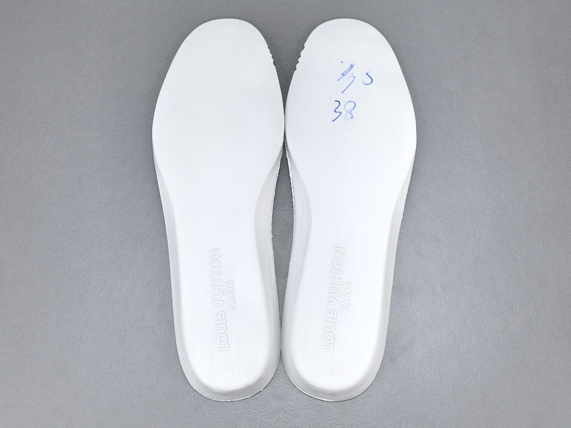 Louis Vuitton Sneakerina German trainer–style women’s casual sneakers made from cowhide leather, featuring a round toe, lace-up closure, ballet-inspired style, thin sole, and low-top design. Suitable for everyday lifestyle and casual wear. Sizes: 35, 36, 37, 38, 39, 40 (Women’s shoes). - Image 6
