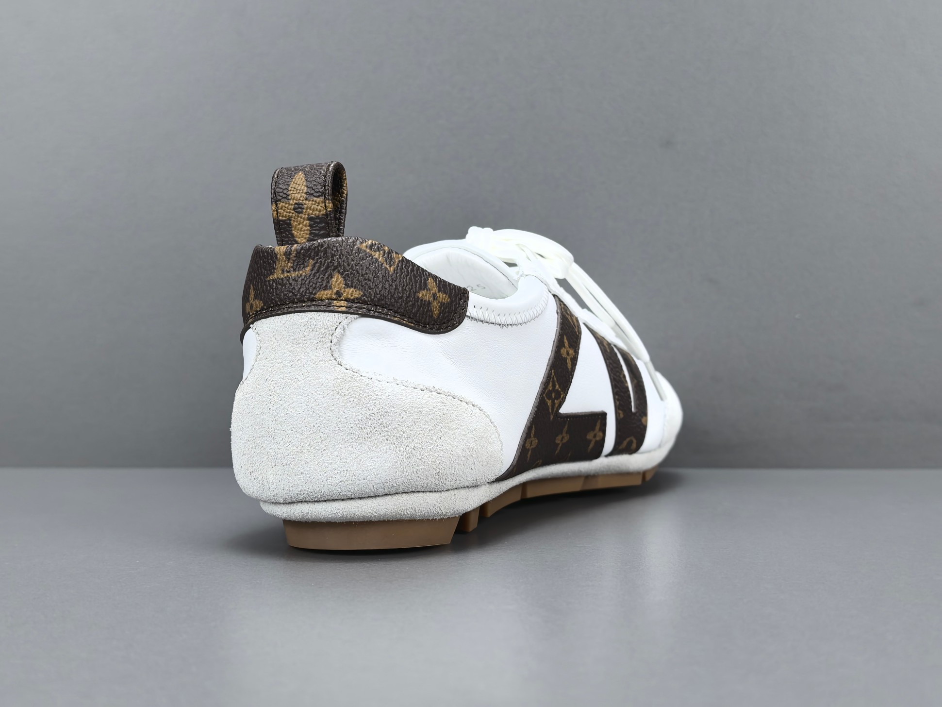 Louis Vuitton Sneakerina German trainer–style women’s casual sneakers made from cowhide leather, featuring a round toe, lace-up closure, ballet-inspired style, thin sole, and low-top design. Suitable for everyday lifestyle and casual wear. Sizes: 35, 36, 37, 38, 39, 40 (Women’s shoes). - Image 11
