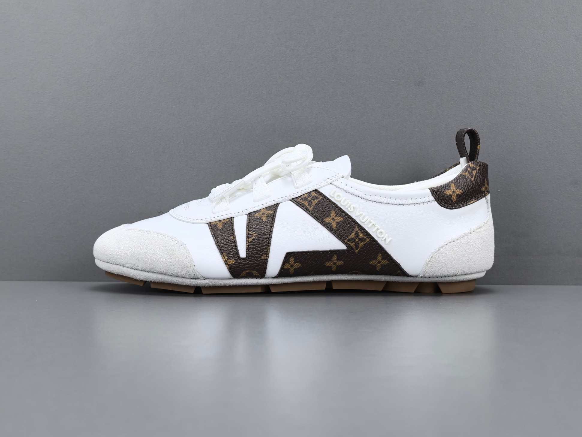 Louis Vuitton Sneakerina German trainer–style women’s casual sneakers made from cowhide leather, featuring a round toe, lace-up closure, ballet-inspired style, thin sole, and low-top design. Suitable for everyday lifestyle and casual wear. Sizes: 35, 36, 37, 38, 39, 40 (Women’s shoes). - Image 13