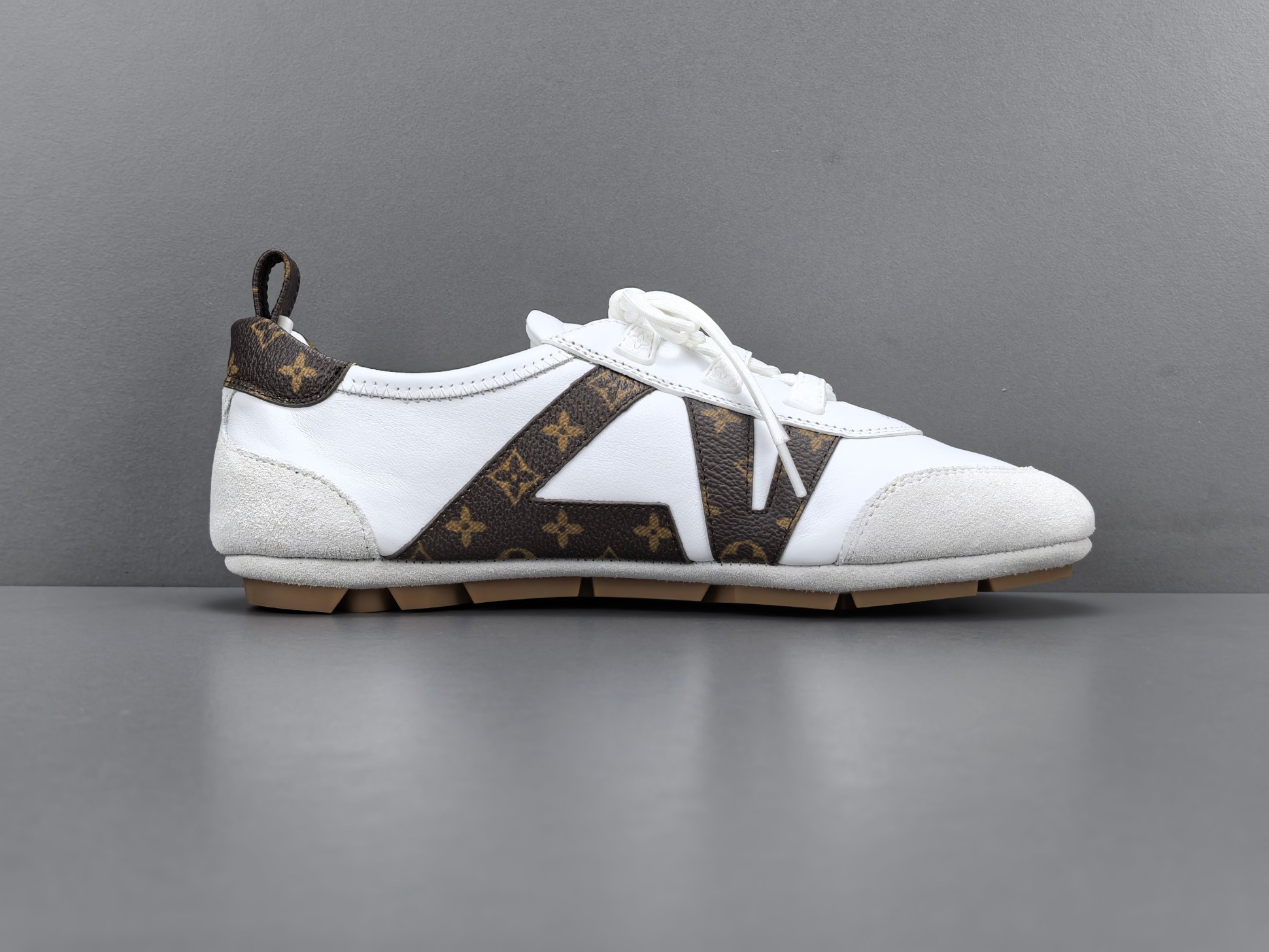 Louis Vuitton Sneakerina German trainer–style women’s casual sneakers made from cowhide leather, featuring a round toe, lace-up closure, ballet-inspired style, thin sole, and low-top design. Suitable for everyday lifestyle and casual wear. Sizes: 35, 36, 37, 38, 39, 40 (Women’s shoes).