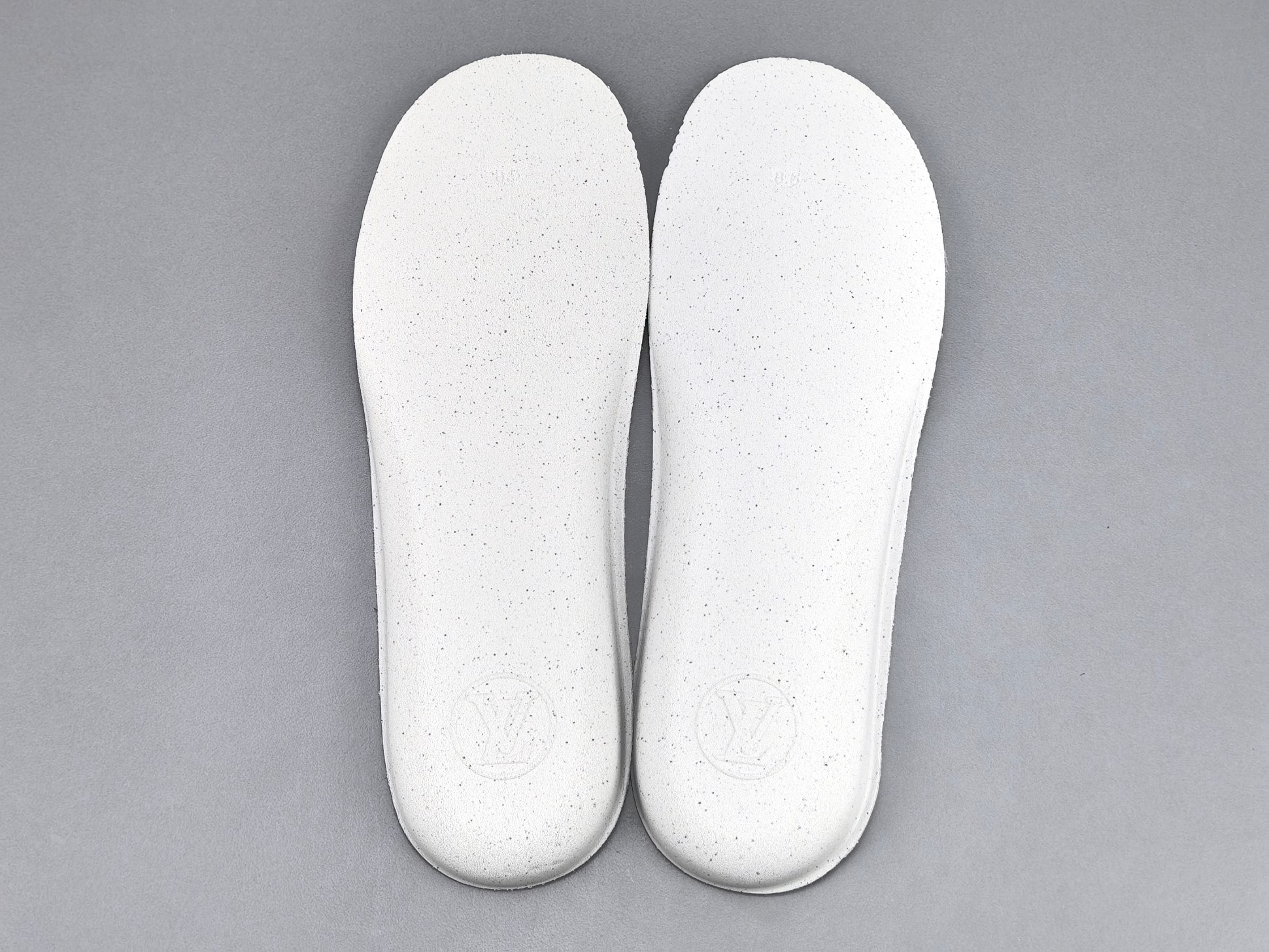 Louis Vuitton Tilted Men’s low-top skate-style sneakers made of suede calf leather, featuring a round toe and lace-up closure. Sizes: 39, 40, 41, 42, 43, 44, 45, 46 (Men’s) - Image 3