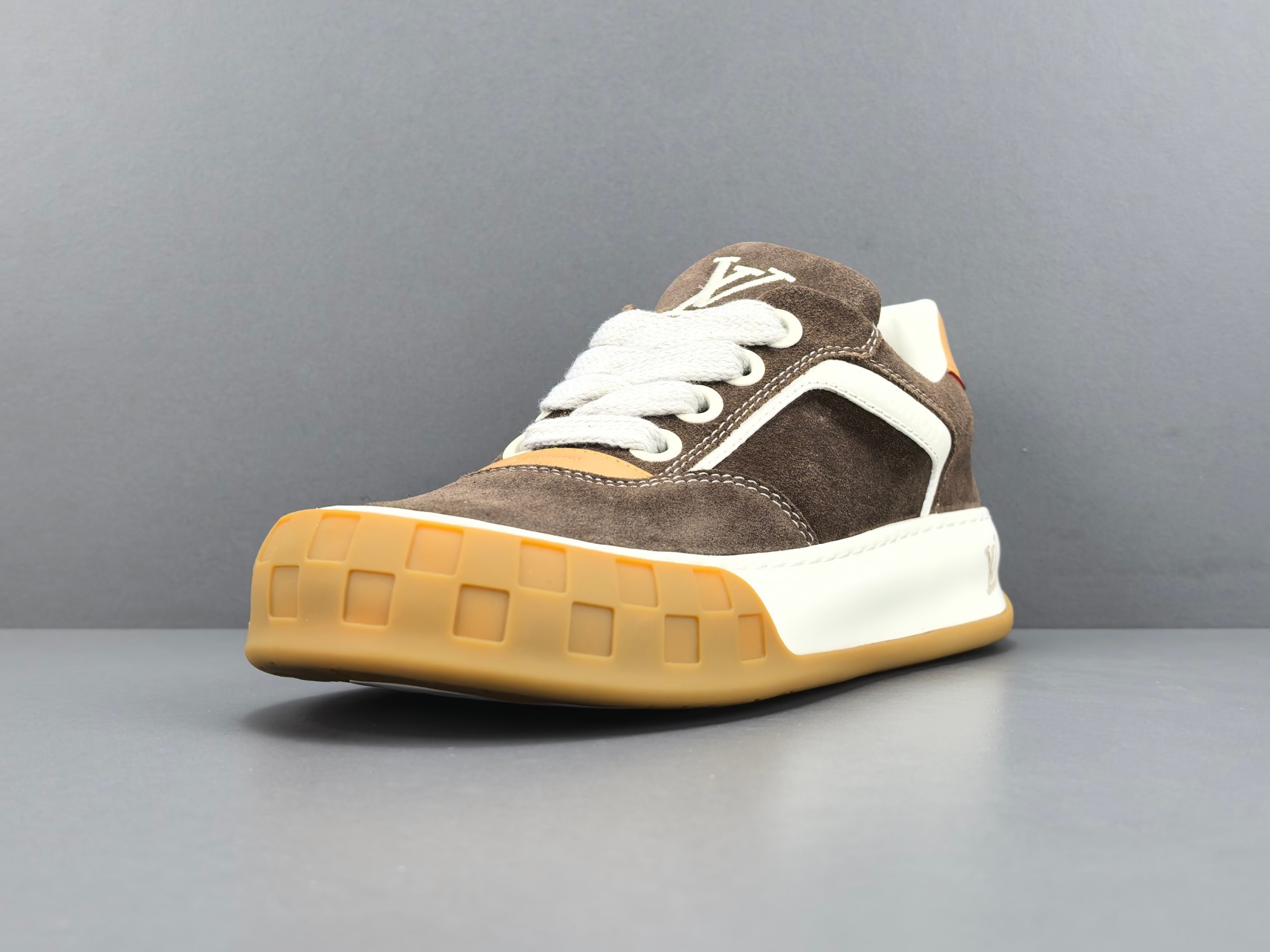 Louis Vuitton Tilted Men’s low-top skate sneakers made of suede calf leather, featuring a round toe and lace-up closure. Sizes: 39, 40, 41, 42, 43, 44, 45, 46 (Men’s) - Image 10