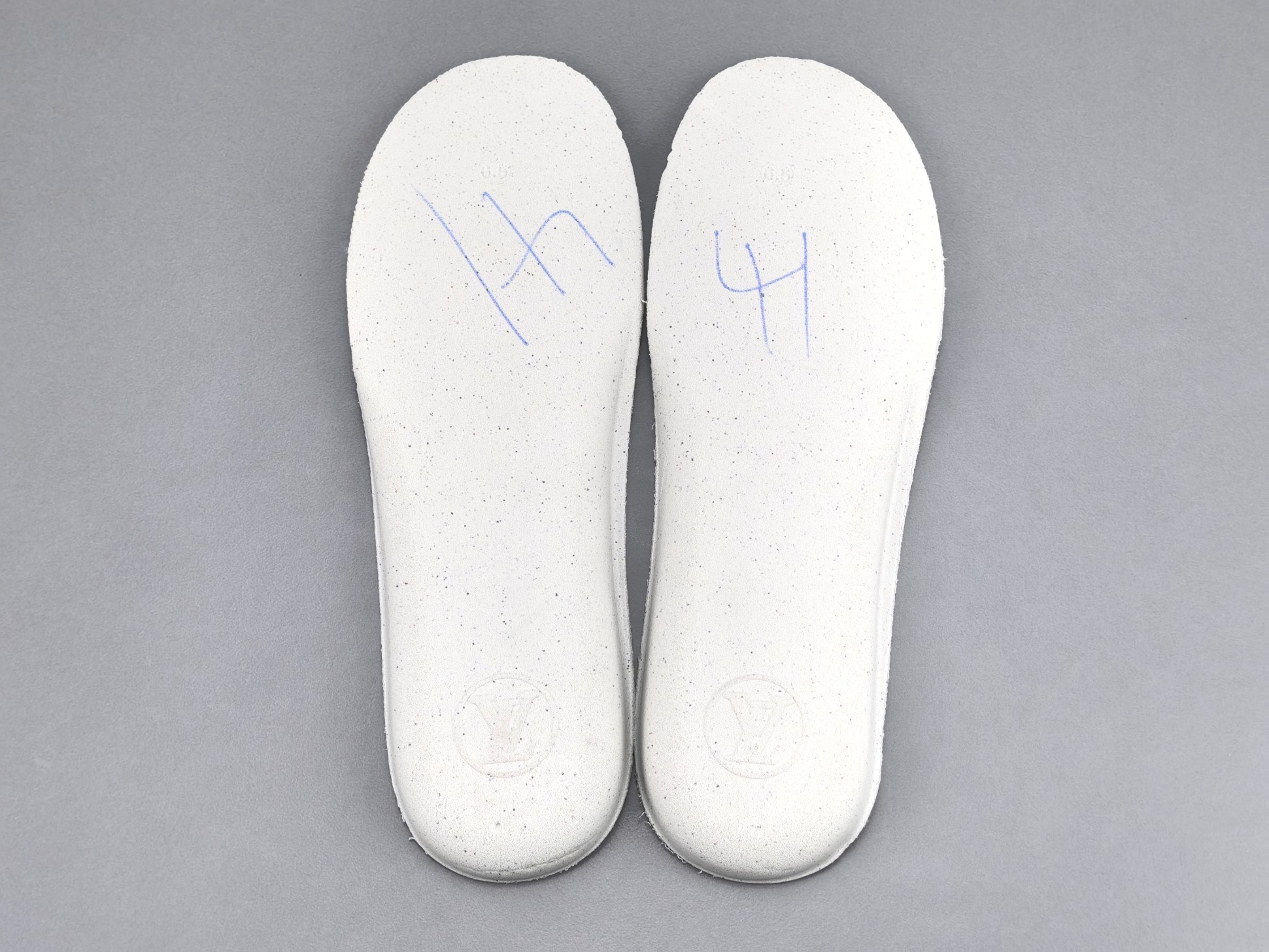 Louis Vuitton Tilted Men’s low-top skate sneakers crafted from suede calf leather, featuring a round toe and lace-up closure. Sizes: 39, 40, 41, 42, 43, 44, 45, 46 (Men’s) - Image 9