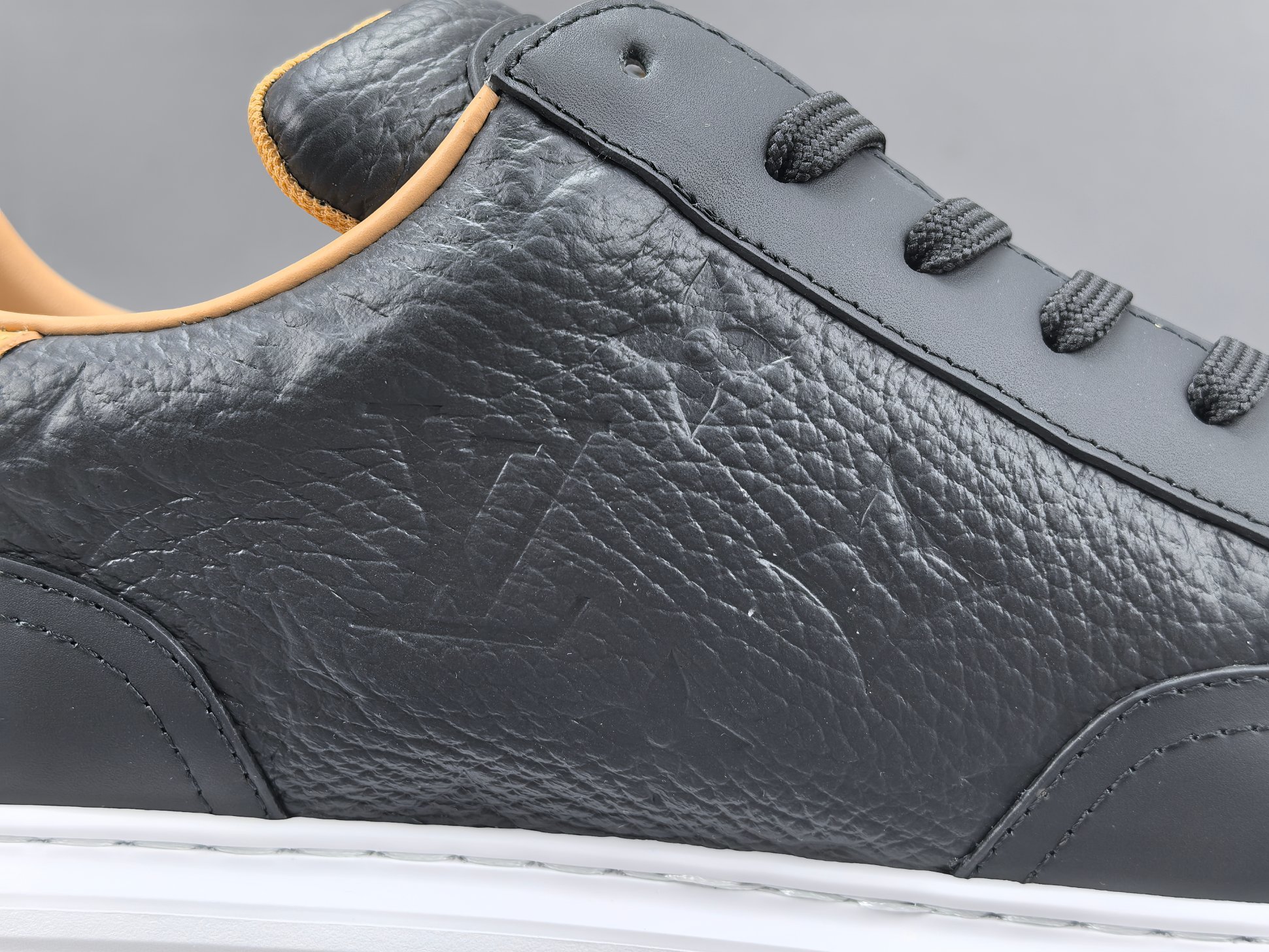 Louis Vuitton Beverly Hills Men’s low-top fashion sneakers in white. Sizes: 38, 39, 40, 41, 42, 43, 44, 45, 46 (Men’s) - Image 3
