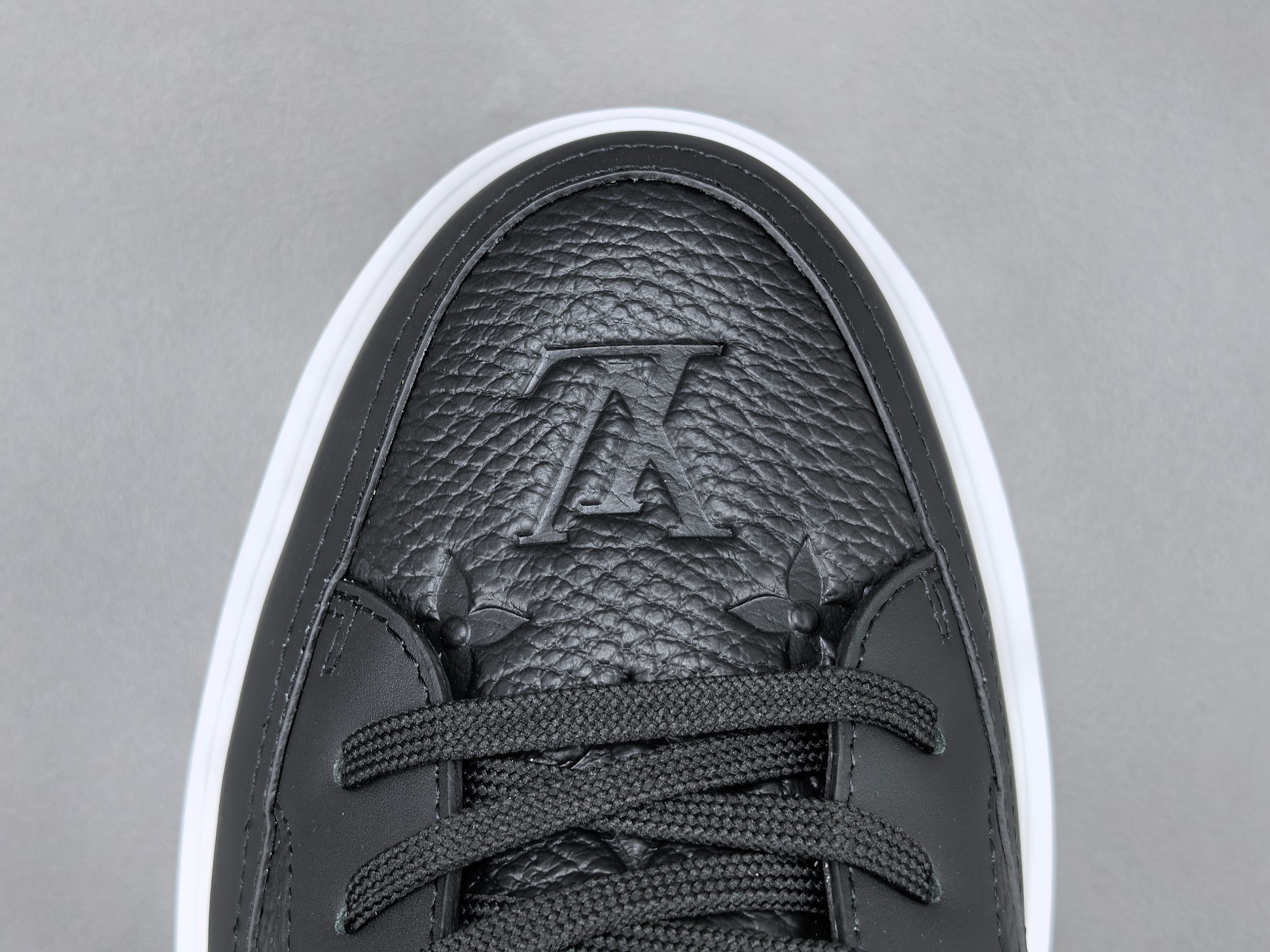 Louis Vuitton Beverly Hills Men’s low-top fashion sneakers in white. Sizes: 38, 39, 40, 41, 42, 43, 44, 45, 46 (Men’s) - Image 5