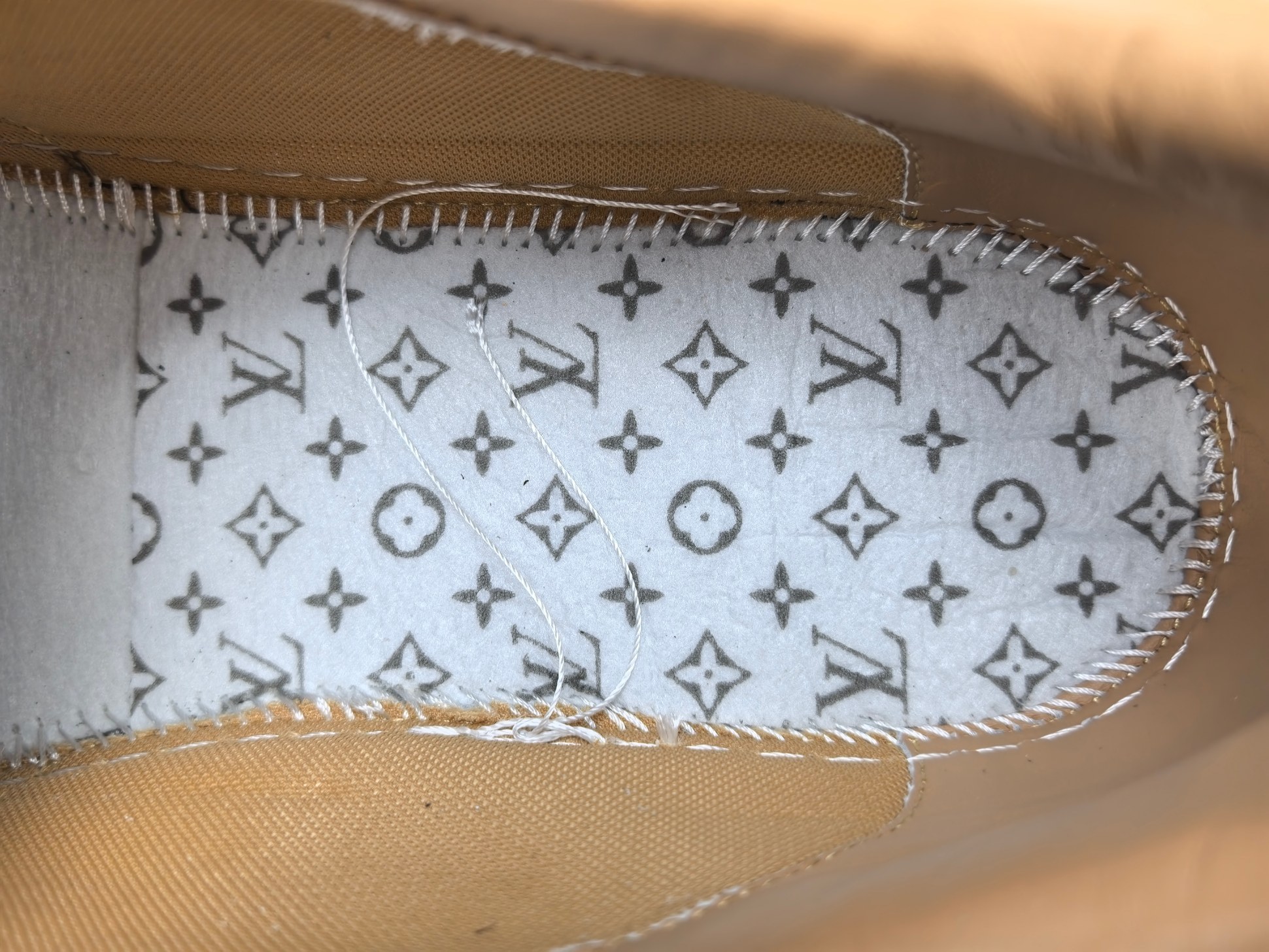 Louis Vuitton Beverly Hills Men’s low-top fashion sneakers in white. Sizes: 38, 39, 40, 41, 42, 43, 44, 45, 46 (Men’s) - Image 6