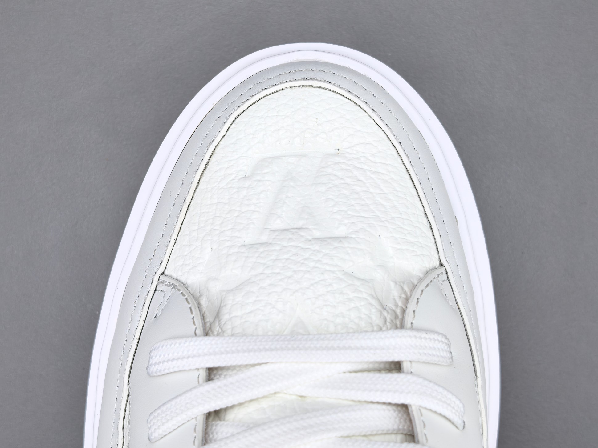 Louis Vuitton Beverly Hills Men’s low-top fashion sneakers in white. Sizes: 38, 39, 40, 41, 42, 43, 44, 45, 46 (Men’s) - Image 2