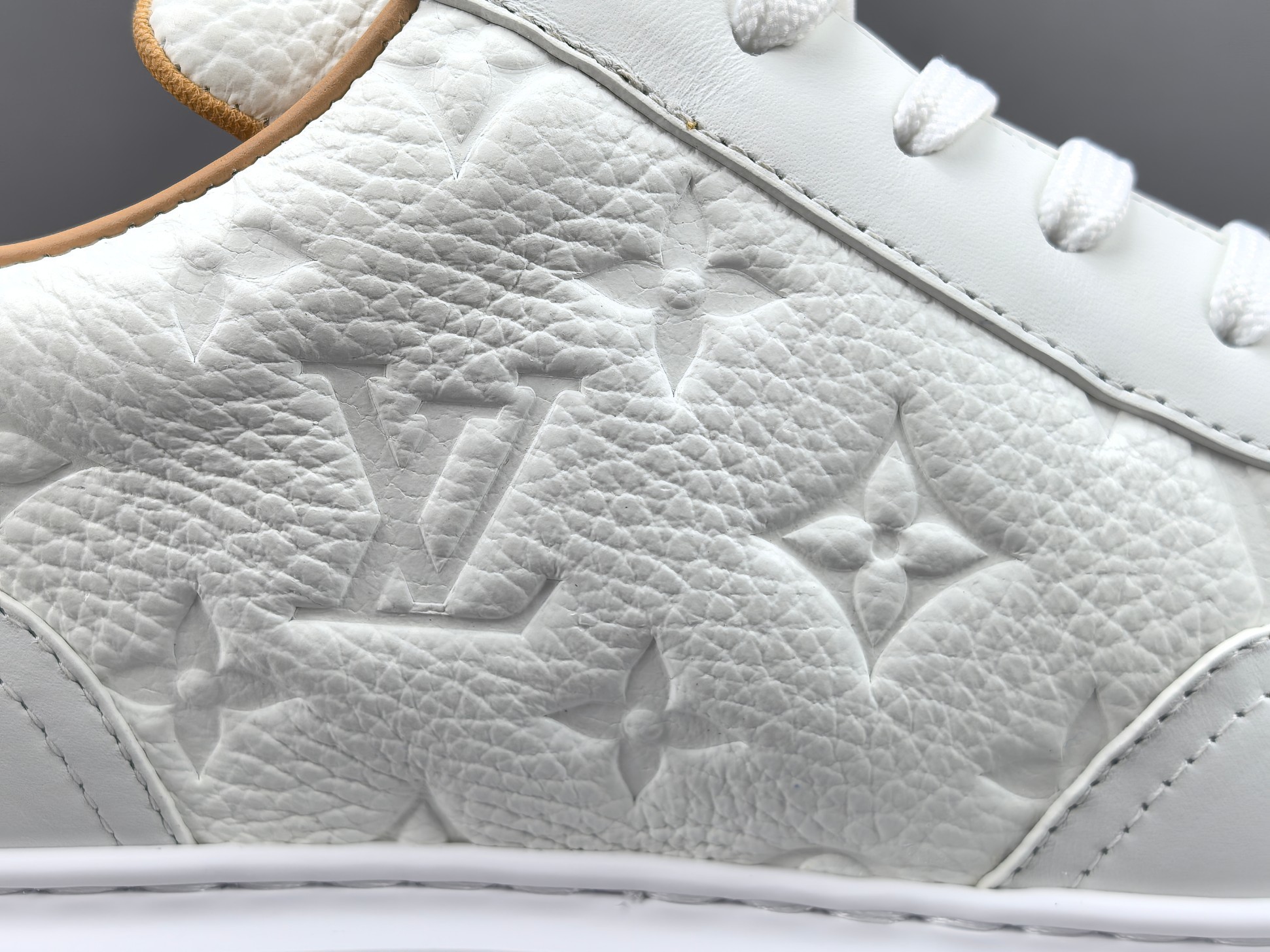 Louis Vuitton Beverly Hills Men’s low-top fashion sneakers in white. Sizes: 38, 39, 40, 41, 42, 43, 44, 45, 46 (Men’s) - Image 7
