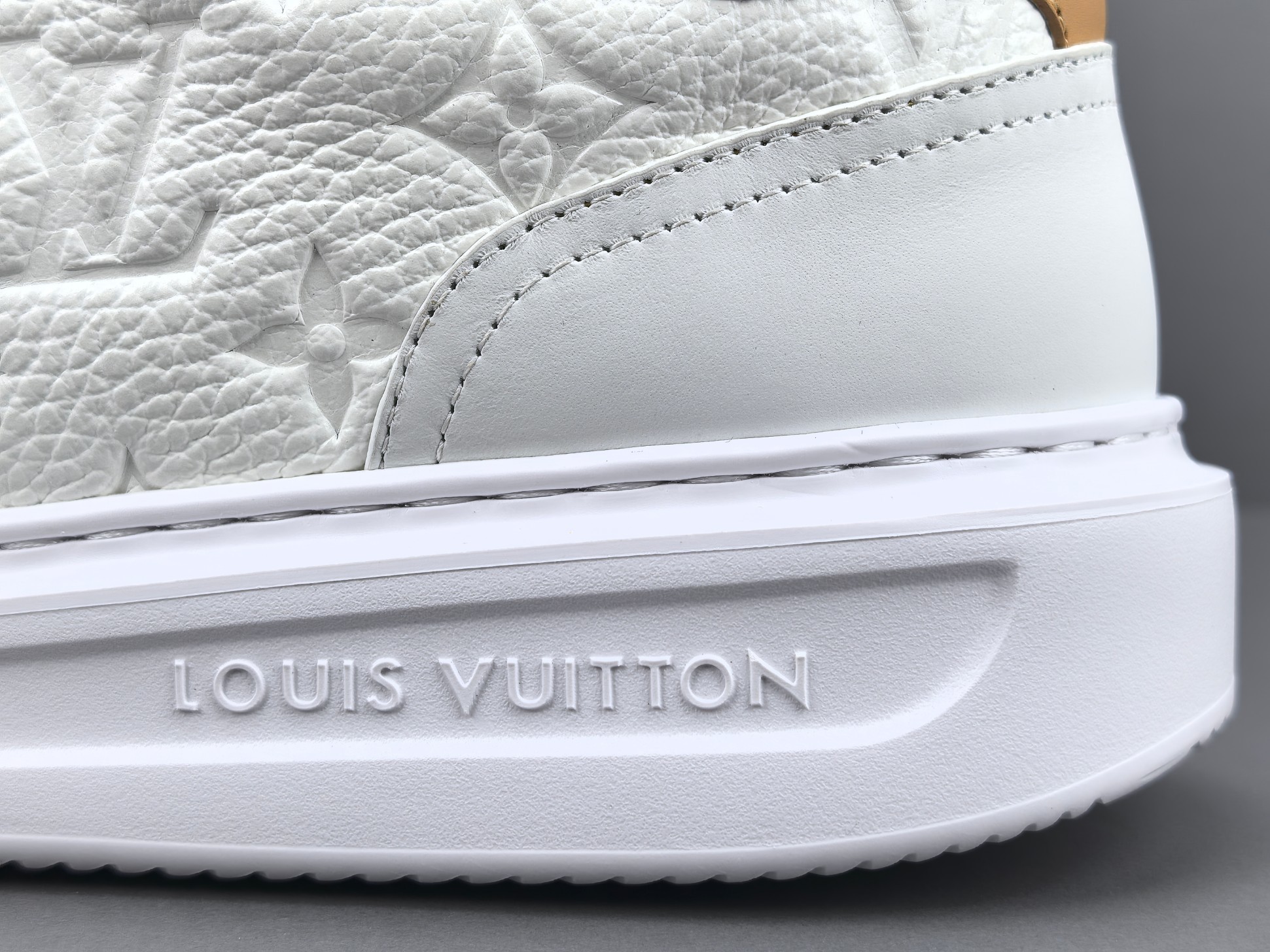 Louis Vuitton Beverly Hills Men’s low-top fashion sneakers in white. Sizes: 38, 39, 40, 41, 42, 43, 44, 45, 46 (Men’s) - Image 9