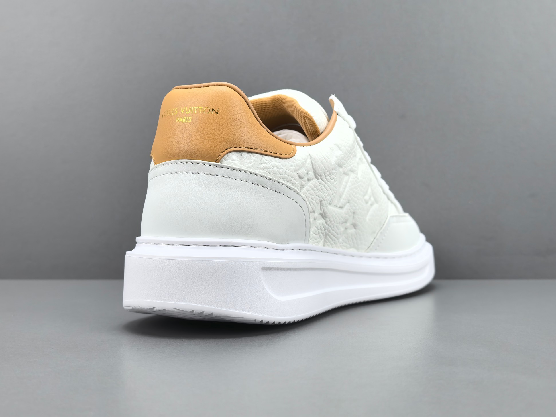 Louis Vuitton Beverly Hills Men’s low-top fashion sneakers in white. Sizes: 38, 39, 40, 41, 42, 43, 44, 45, 46 (Men’s) - Image 11