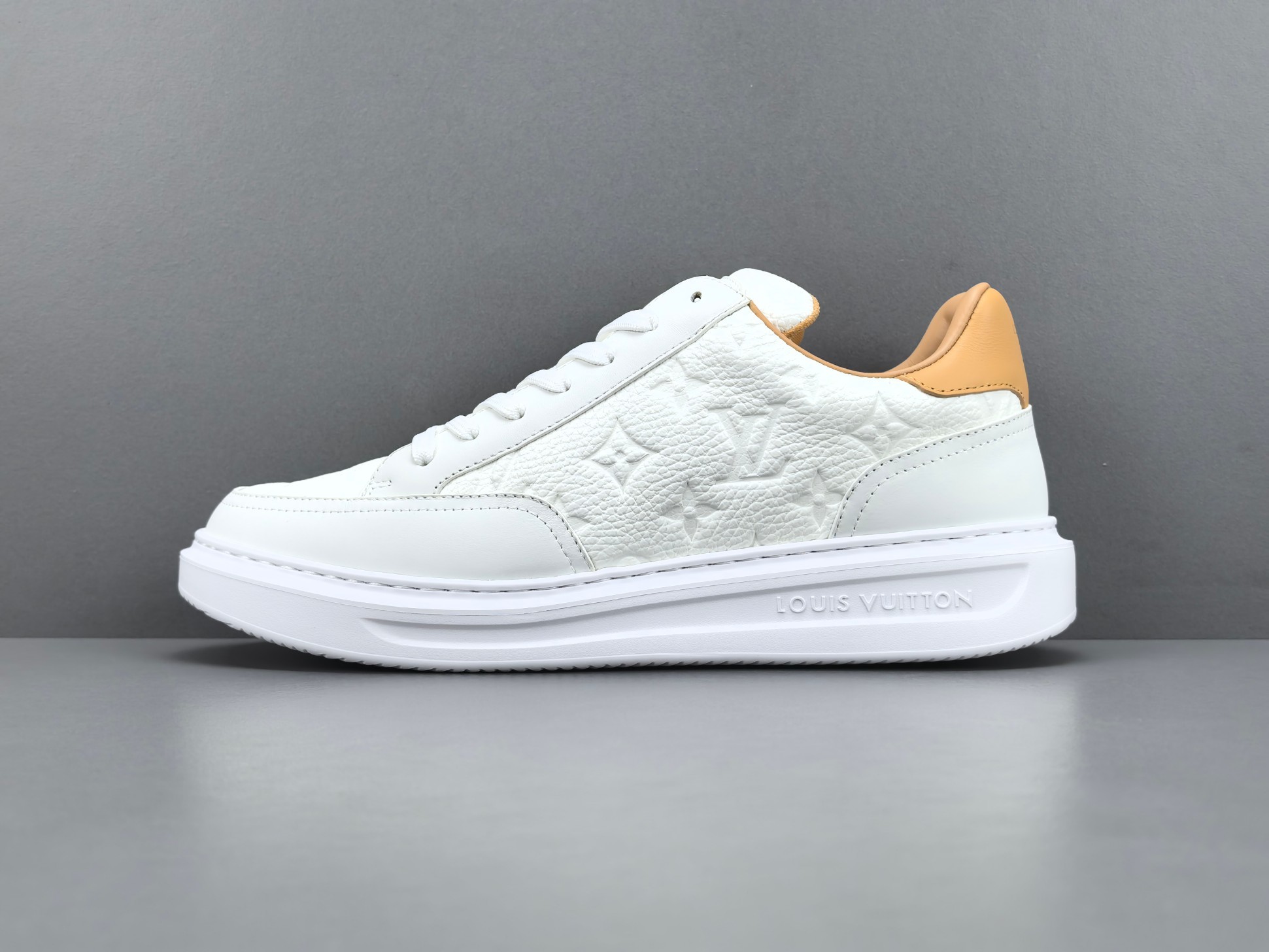 Louis Vuitton Beverly Hills Men’s low-top fashion sneakers in white. Sizes: 38, 39, 40, 41, 42, 43, 44, 45, 46 (Men’s)