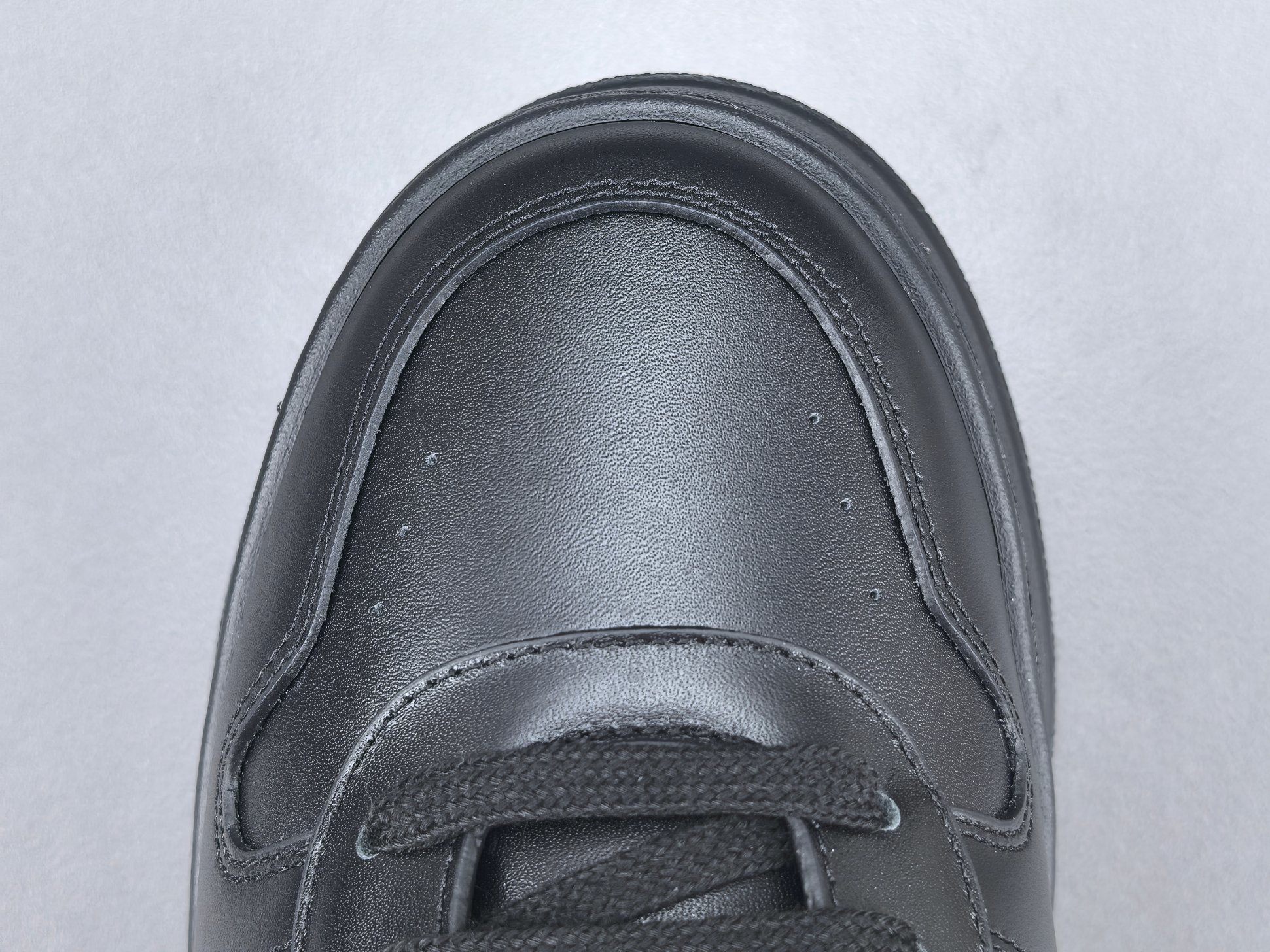 Gucci Chunky “Biscuit” Sneakers Low-top sneakers crafted from calf leather, featuring a round toe and lace-up closure. Sizes: 35, 36, 37, 38, 39, 40, 41, 42, 43, 44, 45 (Unisex). - Image 5