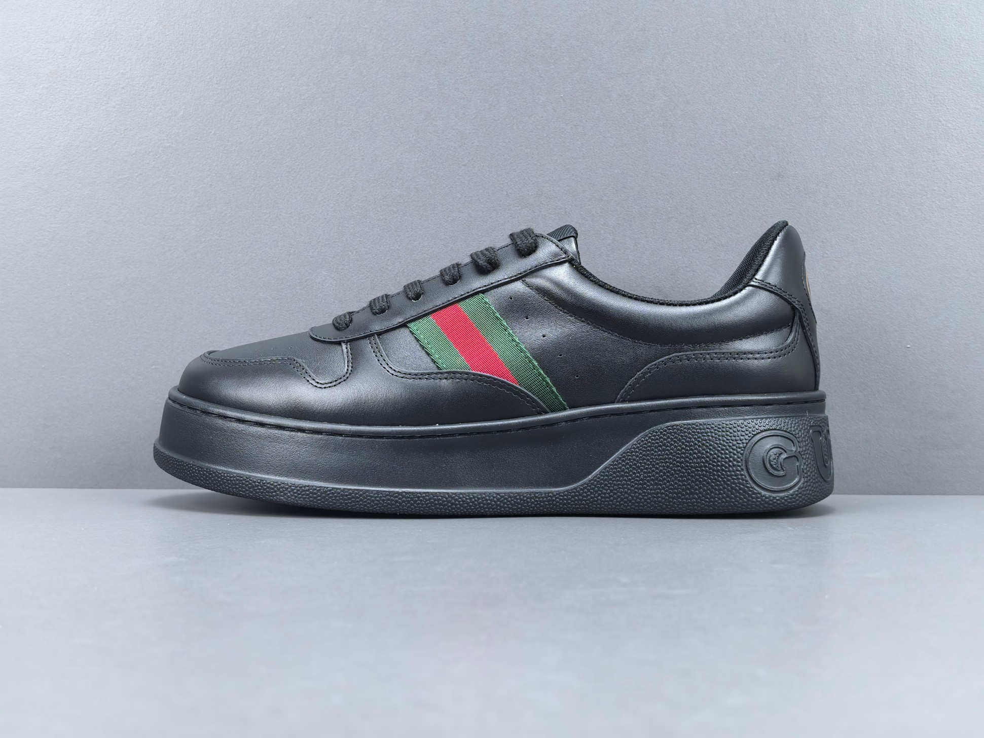 Gucci Chunky “Biscuit” Sneakers Low-top sneakers crafted from calf leather, featuring a round toe and lace-up closure. Sizes: 35, 36, 37, 38, 39, 40, 41, 42, 43, 44, 45 (Unisex).
