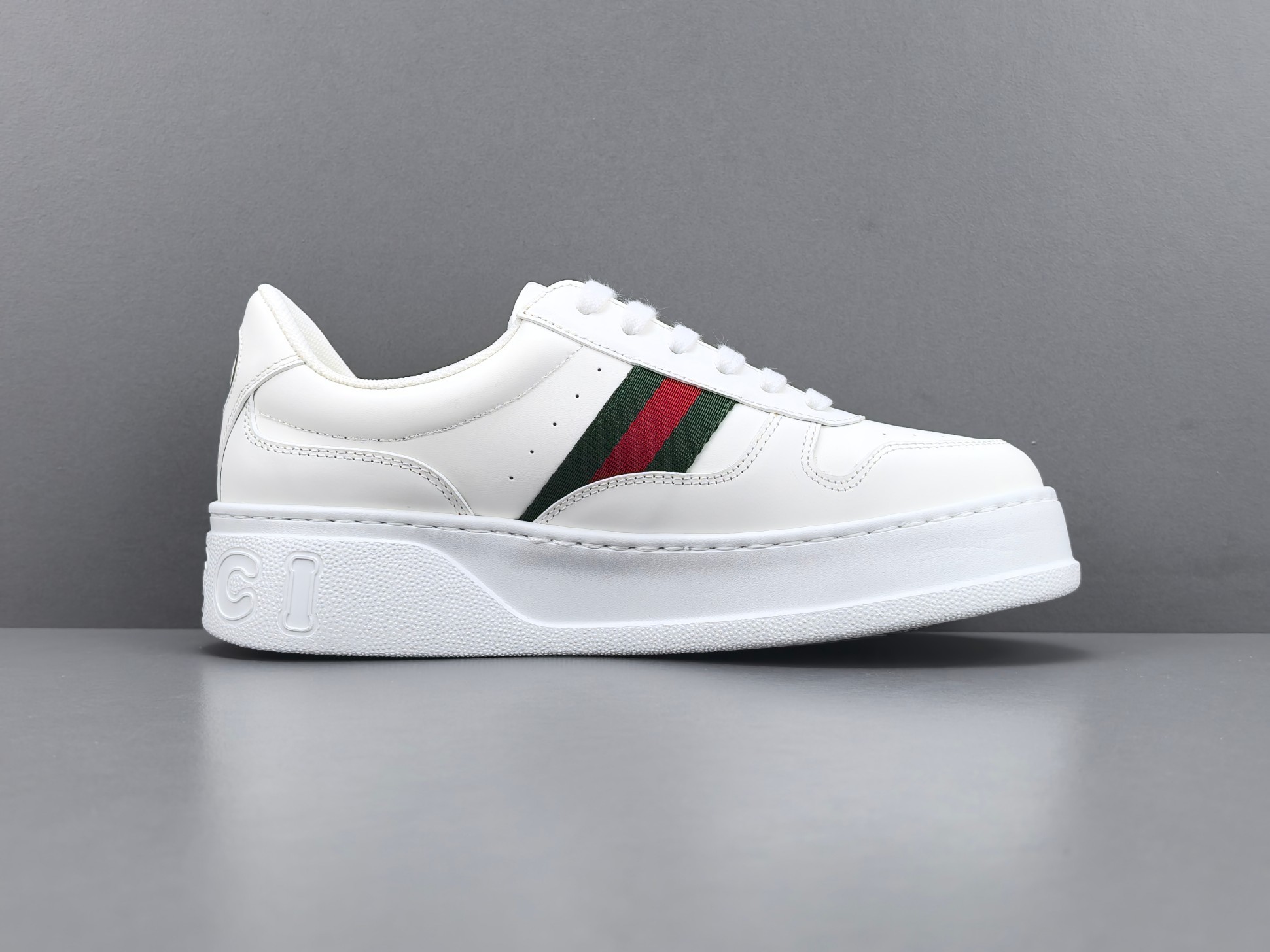 Gucci Chunky “Biscuit” Sneakers Low-top sneakers crafted from calf leather, featuring a round toe and lace-up closure. Sizes: 35, 36, 37, 38, 39, 40, 41, 42, 43, 44, 45 (Unisex).