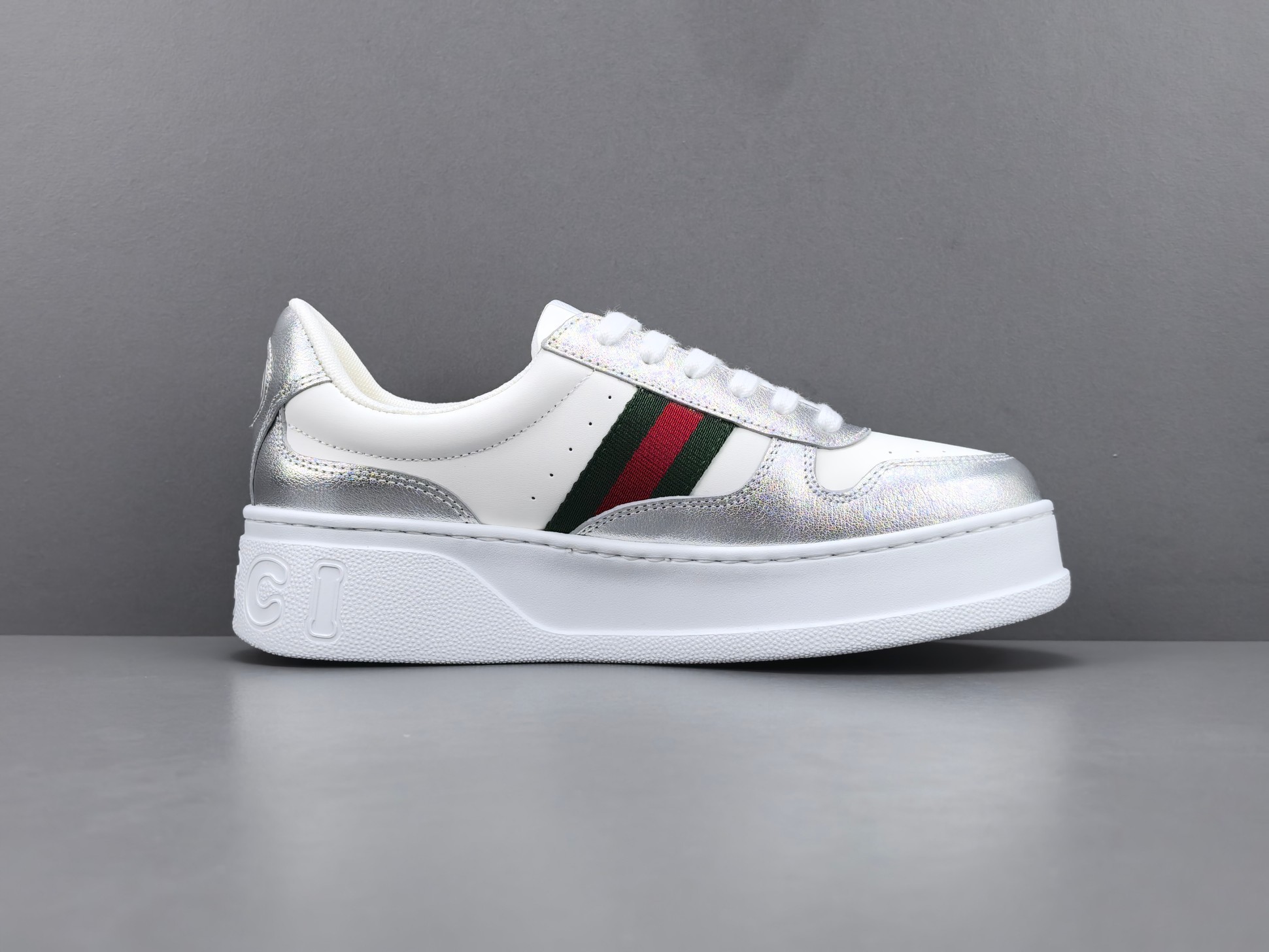 Gucci Chunky “Biscuit” Sneakers Low-top sneakers crafted from calf leather, featuring a round toe and lace-up closure. Sizes: 35, 36, 37, 38, 39, 40, 41, 42, 43, 44, 45 (Unisex).