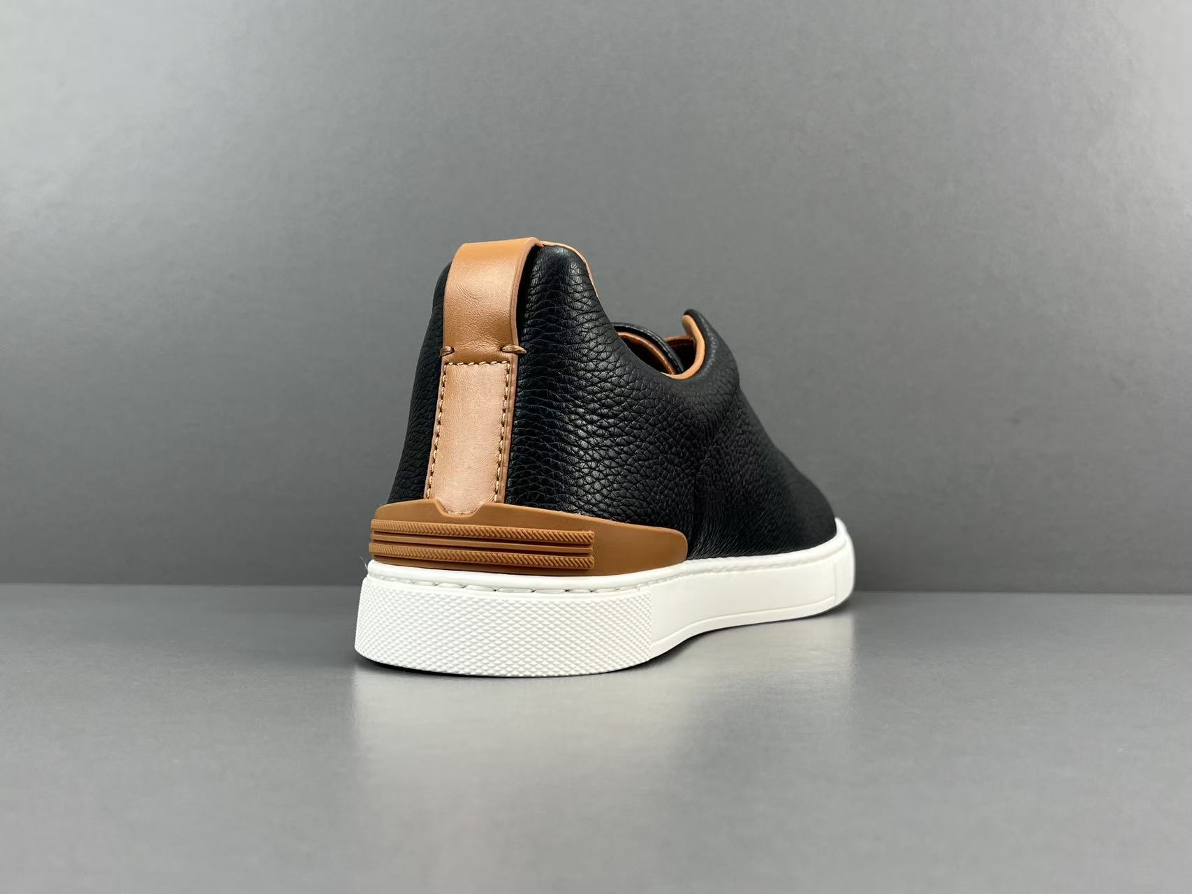 Ermenegildo Zegna Zegan Triple Stitch Men’s low-top sneakers made of leather, featuring a round toe and flat sole. Sizes: 39, 40, 41, 42, 43, 44, 45. - Image 10