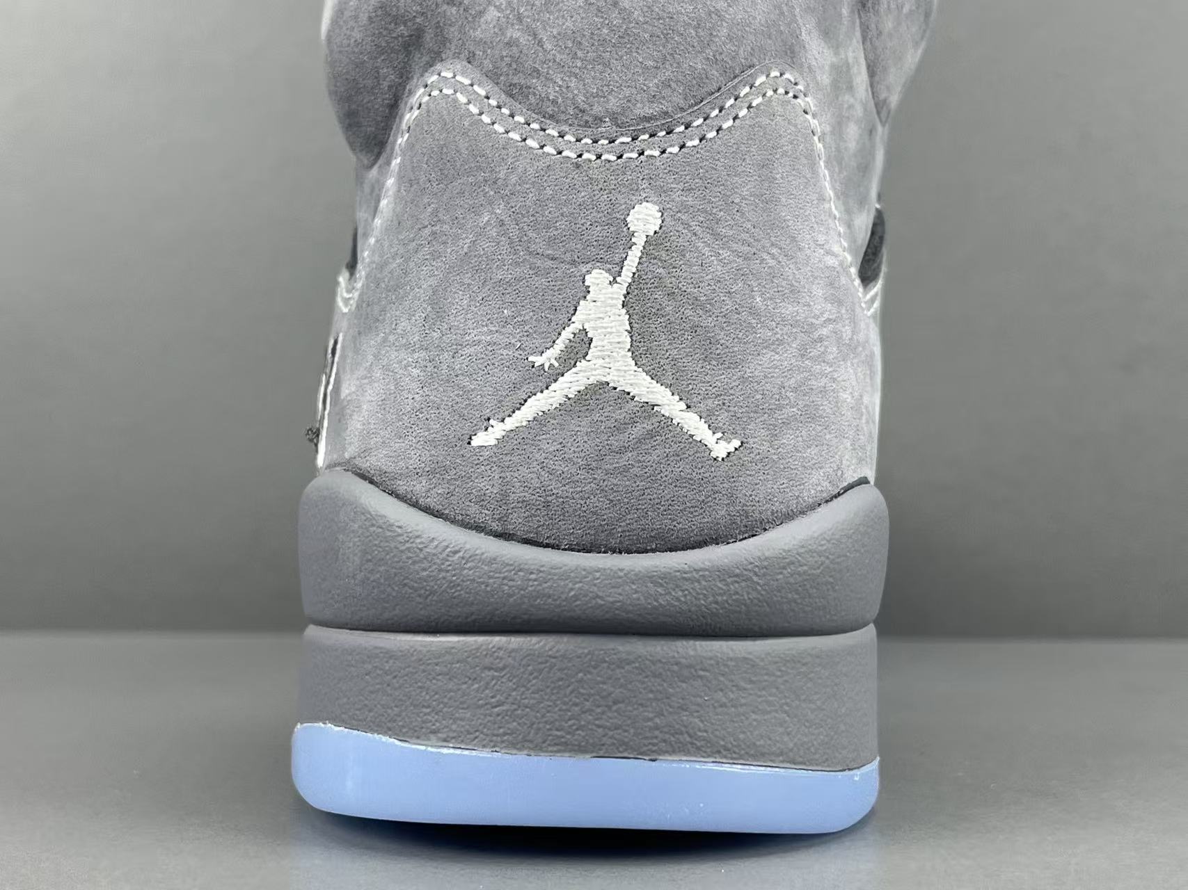 Nike Air Jordan 4 Retro "Lakeshow" Mid-top retro basketball sneakers in purple, featuring comfortable, versatile wear and durable construction, inspired by the Lakers colorway. Suitable for men and women (unisex). - Image 5
