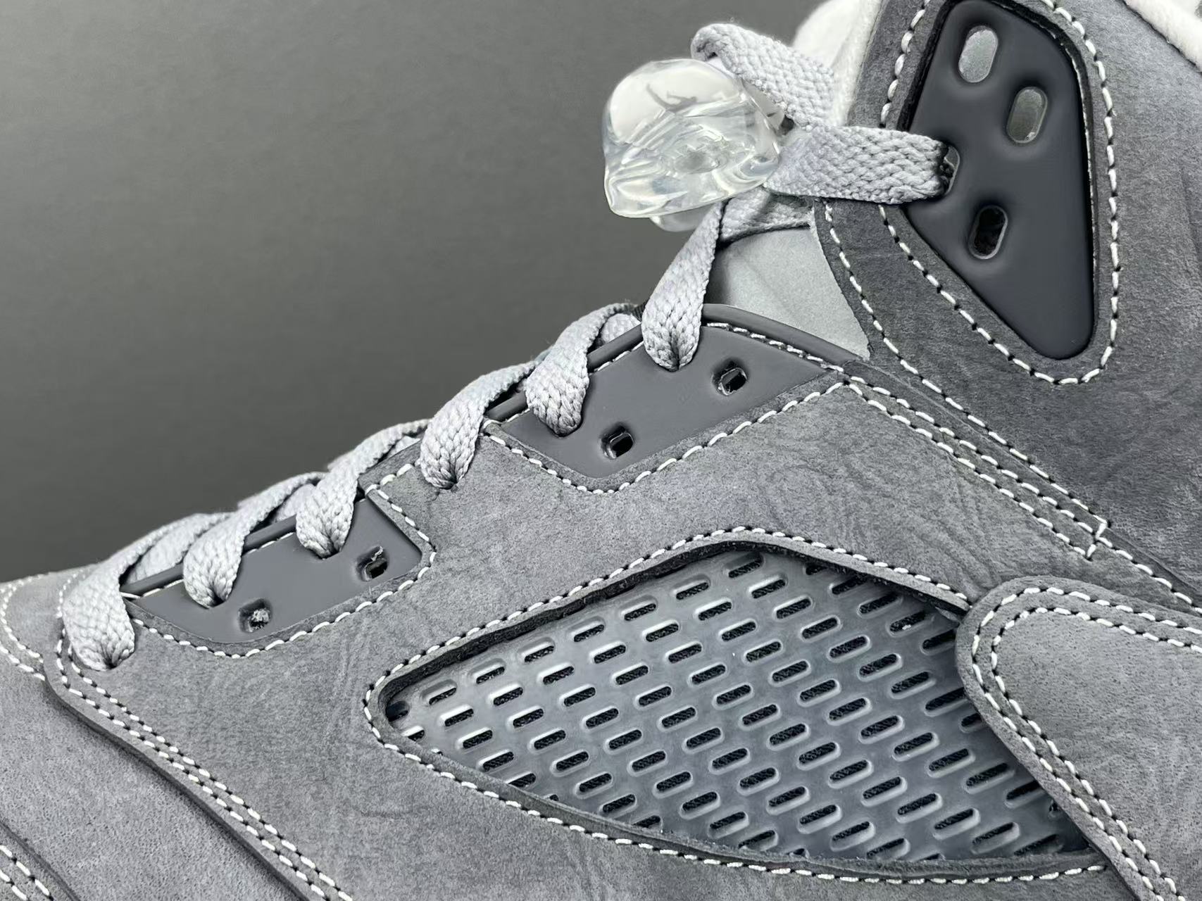 Nike Air Jordan 4 Retro "Lakeshow" Mid-top retro basketball sneakers in purple, featuring comfortable, versatile wear and durable construction, inspired by the Lakers colorway. Suitable for men and women (unisex). - Image 8