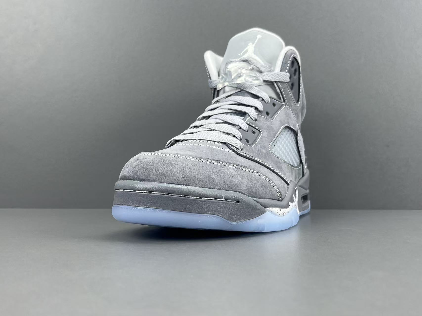 Nike Air Jordan 4 Retro "Lakeshow" Mid-top retro basketball sneakers in purple, featuring comfortable, versatile wear and durable construction, inspired by the Lakers colorway. Suitable for men and women (unisex). - Image 10