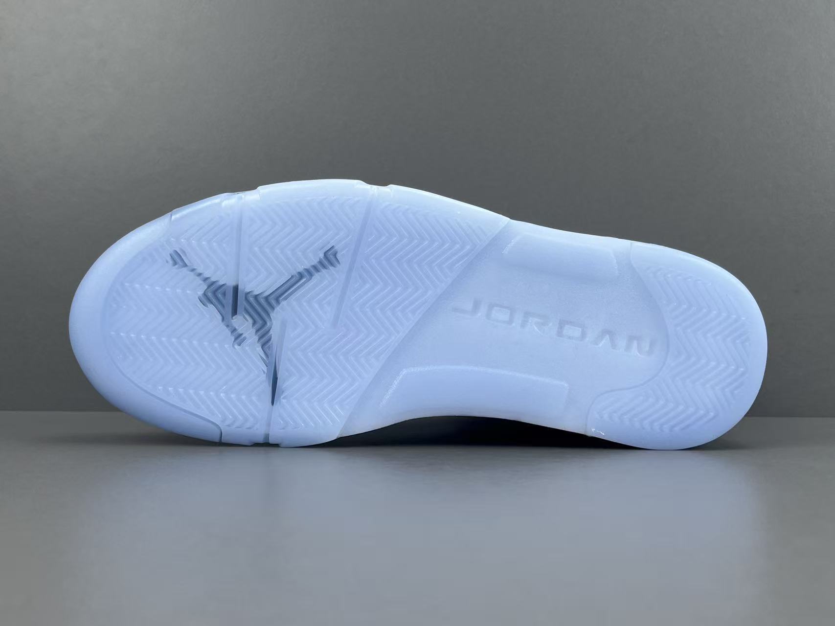 Nike Air Jordan 4 Retro "Lakeshow" Mid-top retro basketball sneakers in purple, featuring comfortable, versatile wear and durable construction, inspired by the Lakers colorway. Suitable for men and women (unisex). - Image 11