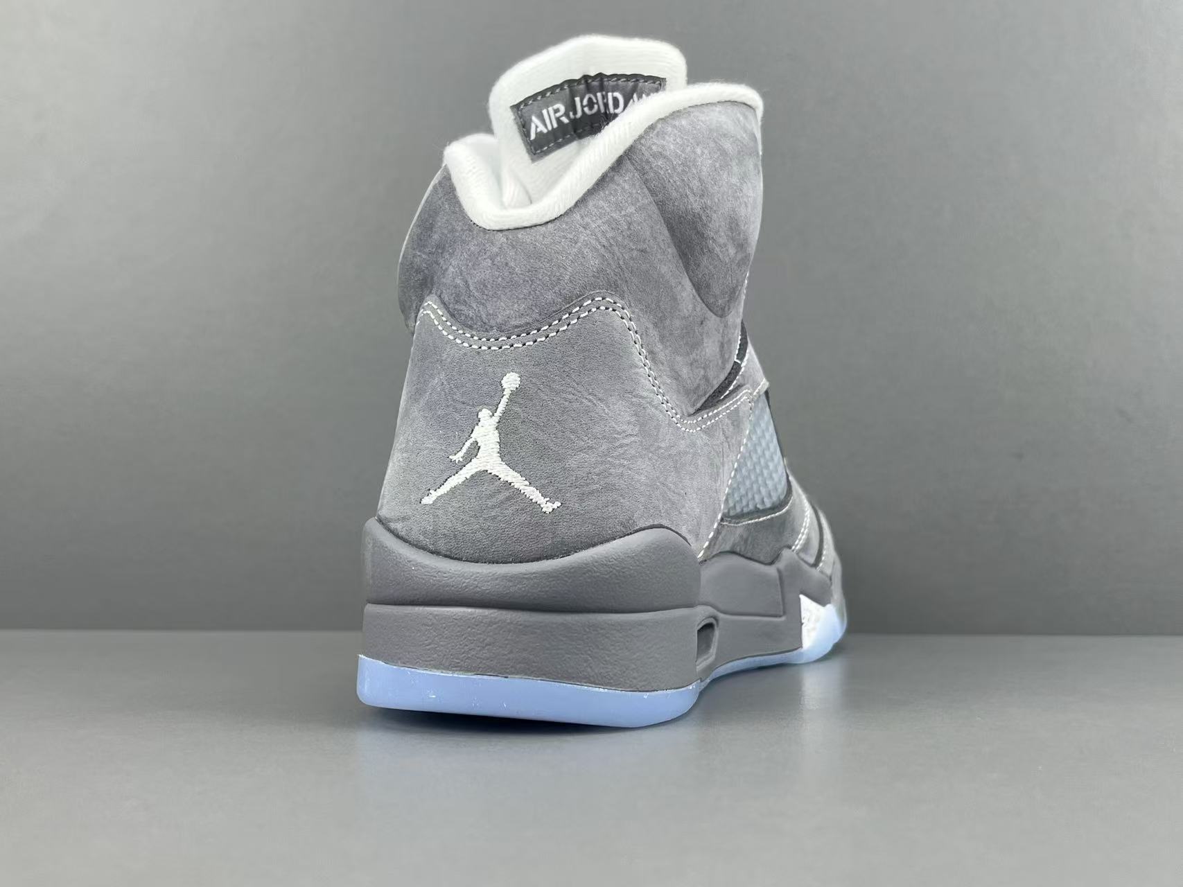 Nike Air Jordan 4 Retro "Lakeshow" Mid-top retro basketball sneakers in purple, featuring comfortable, versatile wear and durable construction, inspired by the Lakers colorway. Suitable for men and women (unisex). - Image 12