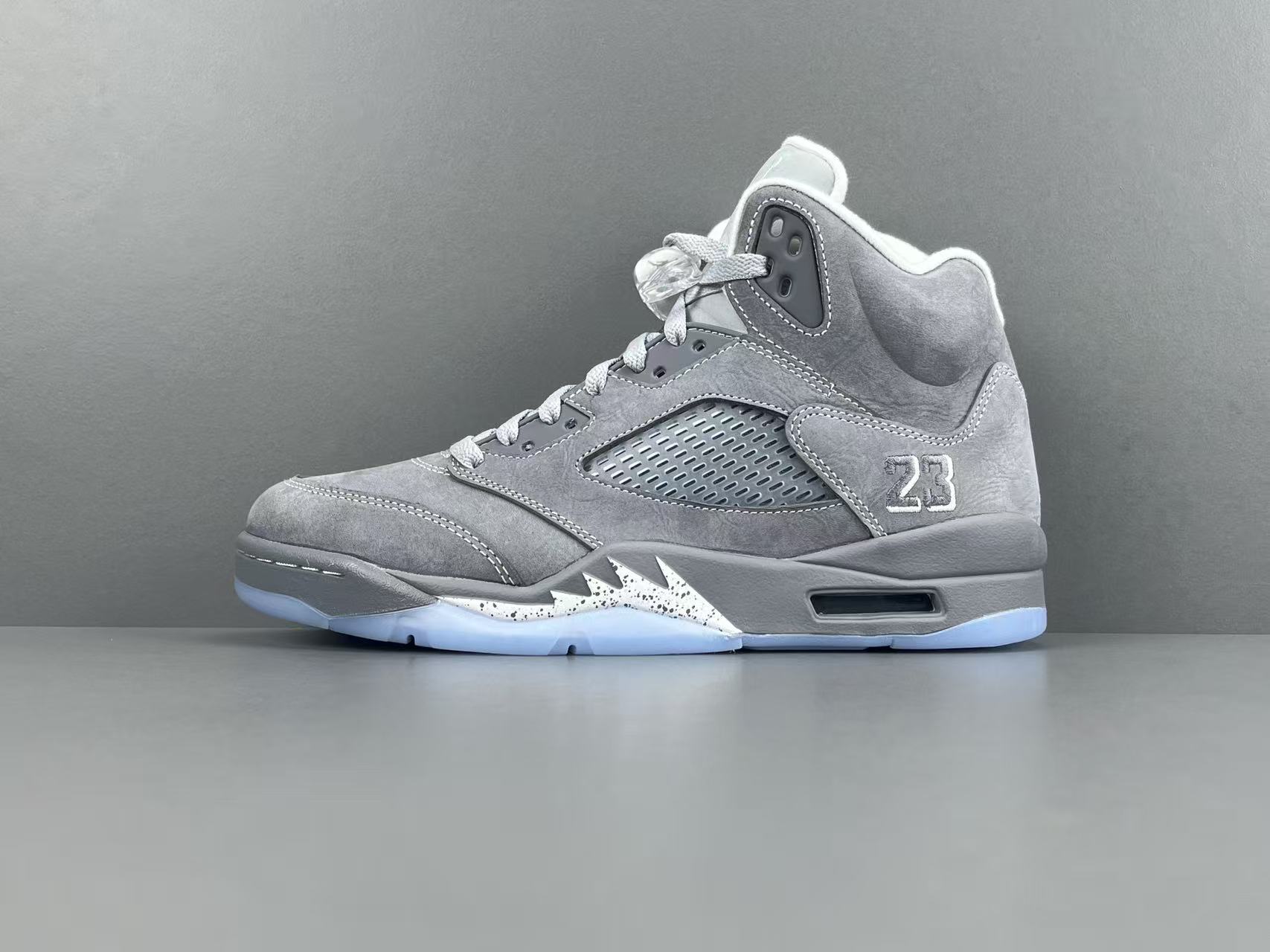 Nike Air Jordan 4 Retro "Lakeshow" Mid-top retro basketball sneakers in purple, featuring comfortable, versatile wear and durable construction, inspired by the Lakers colorway. Suitable for men and women (unisex). - Image 13