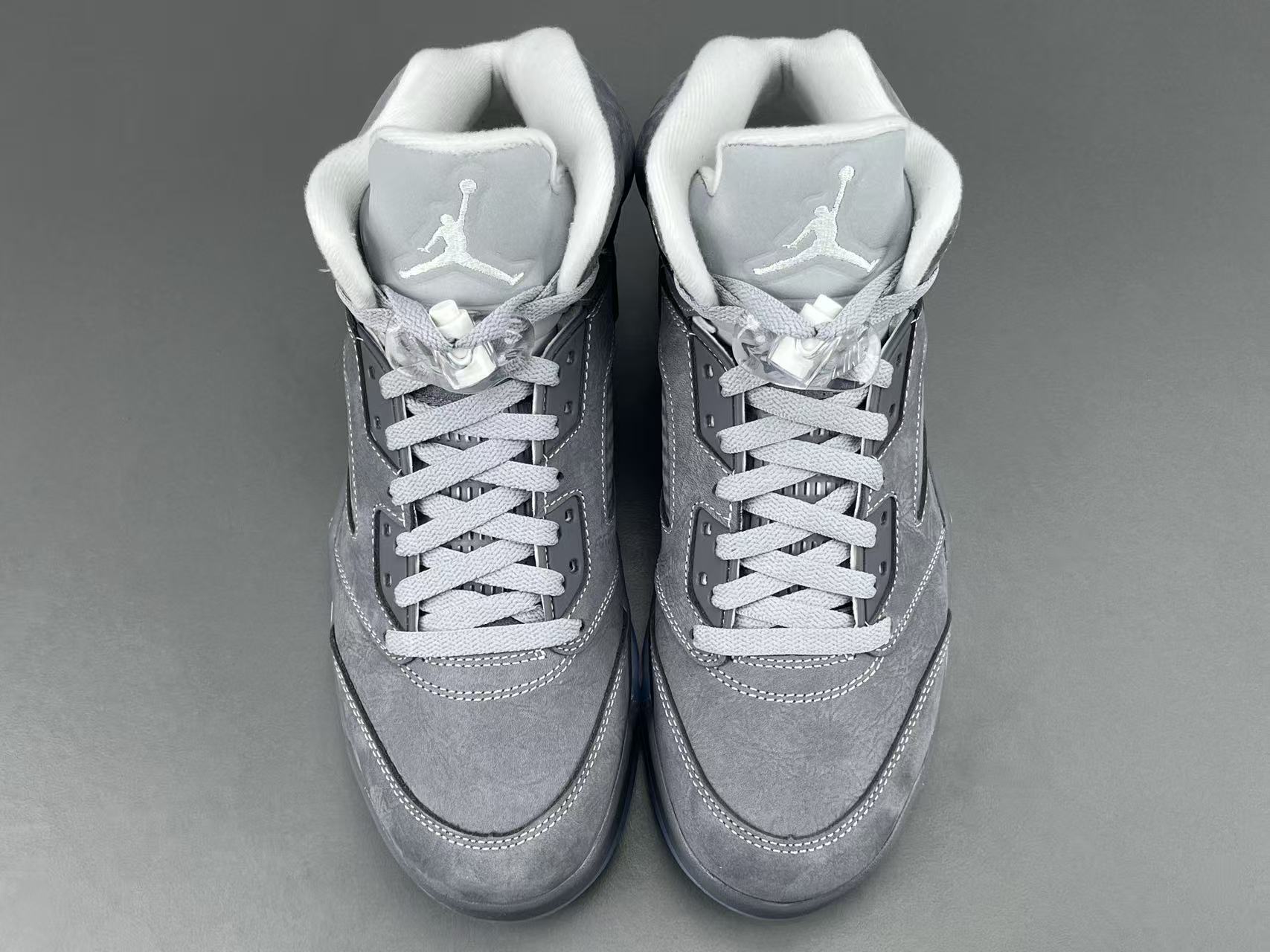 Nike Air Jordan 4 Retro "Lakeshow" Mid-top retro basketball sneakers in purple, featuring comfortable, versatile wear and durable construction, inspired by the Lakers colorway. Suitable for men and women (unisex). - Image 15