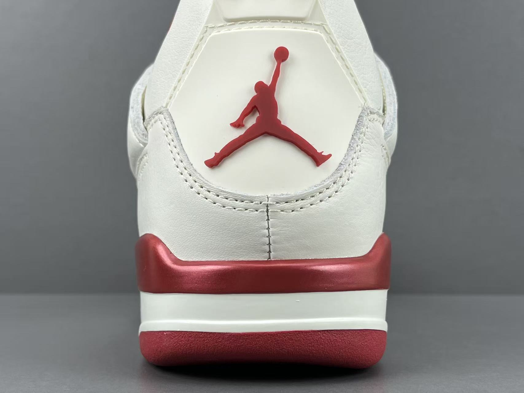 Nike Jordan Air Jordan 4 Retro “Sierra Red” Mid-top retro basketball sneakers in off-red, featuring comfortable, versatile wear and a slip-resistant, durable sole. Suitable for men and women (unisex). - Image 2